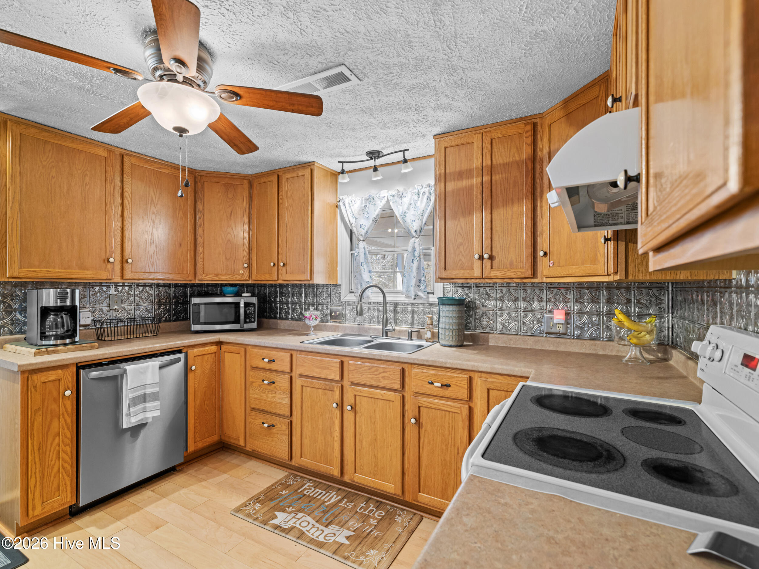 100556387 | Photo 19