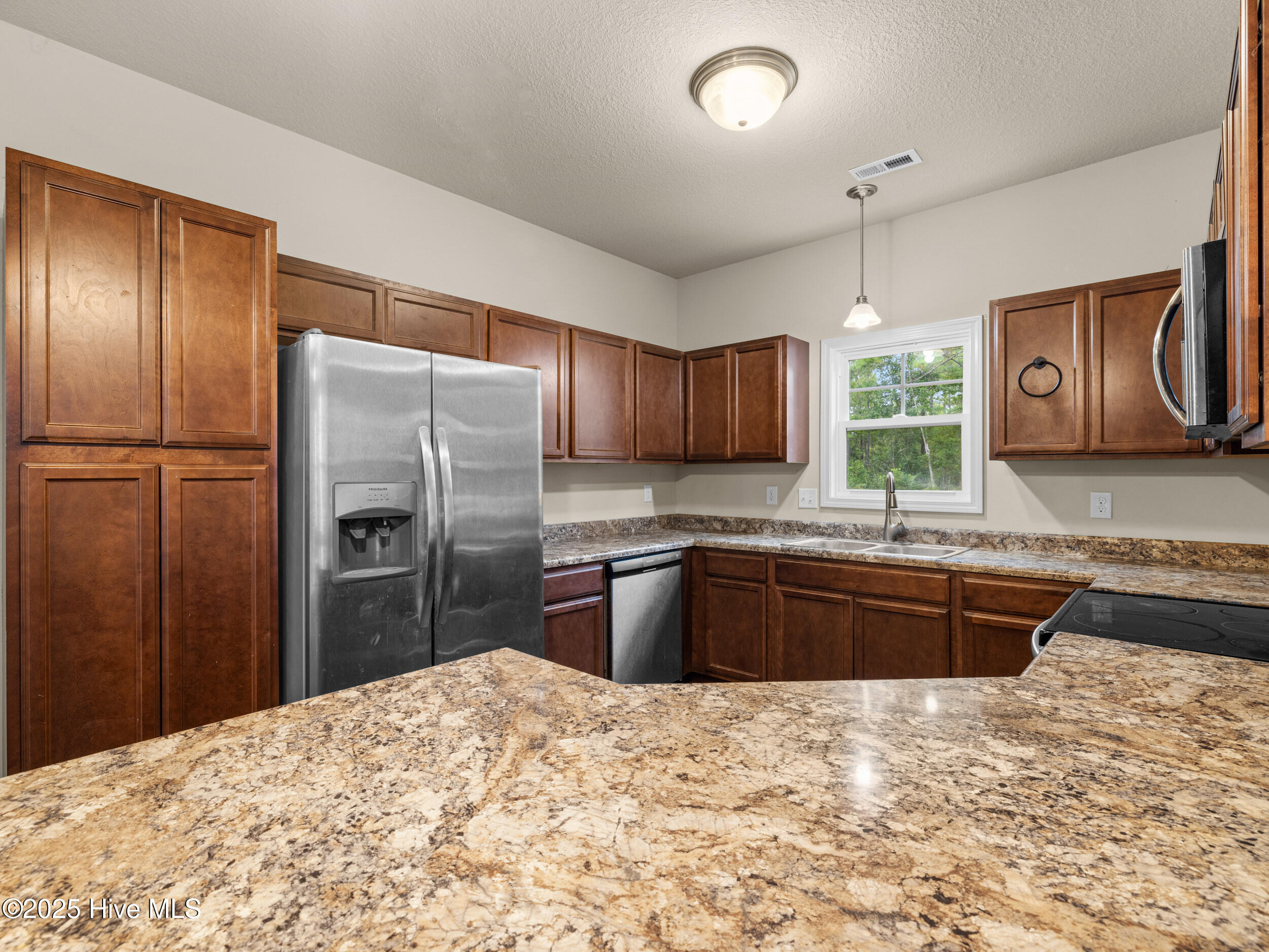 100524411 | Photo 12