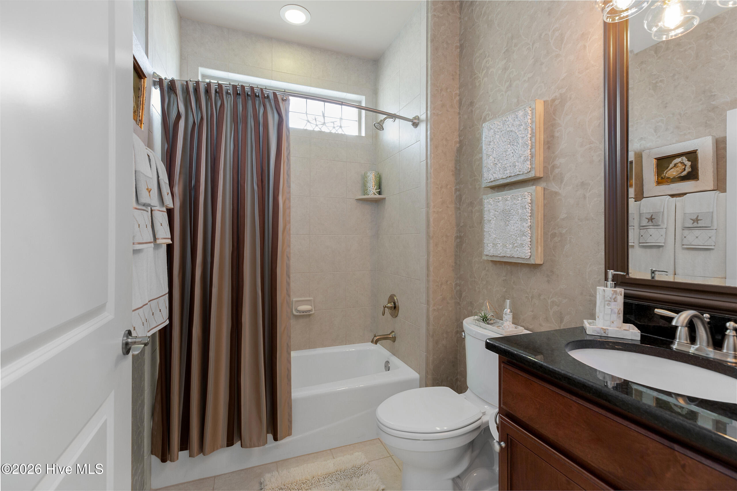 100567107 | Photo 30