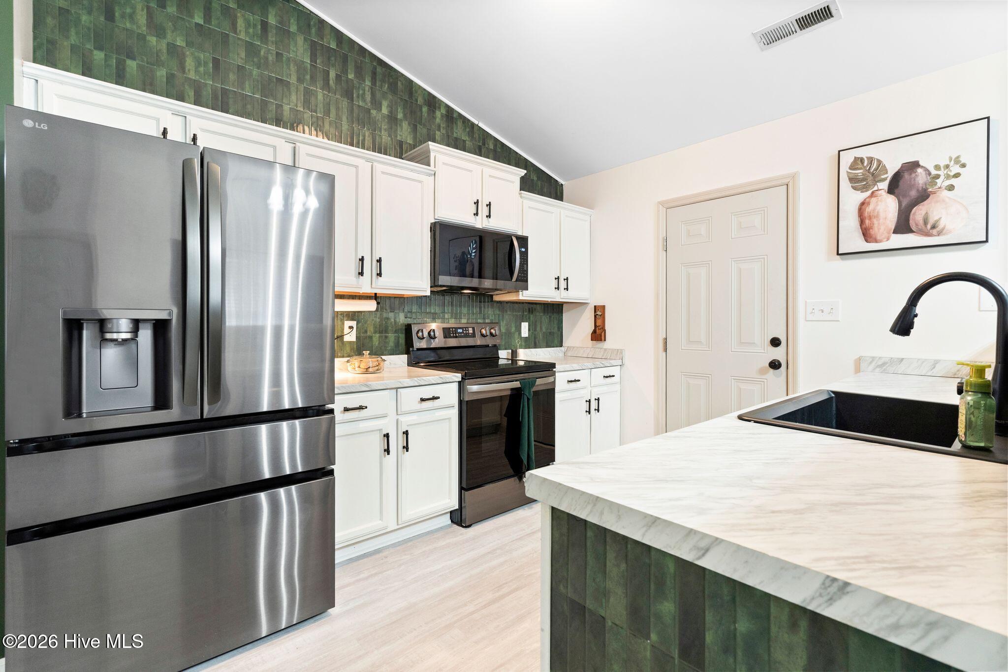 100556987 | Photo 17