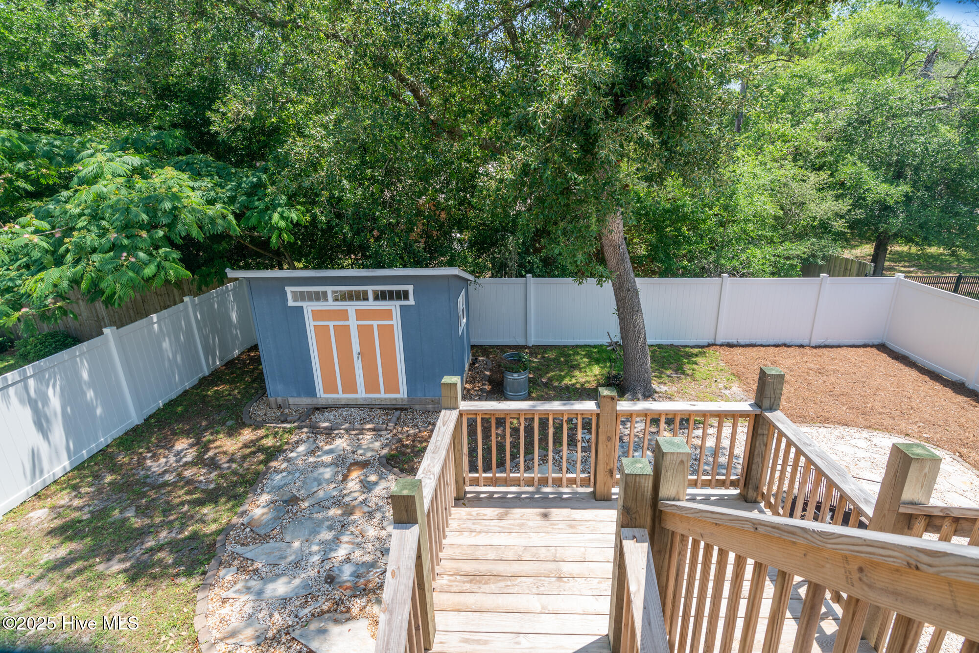 100527640 | Photo 25