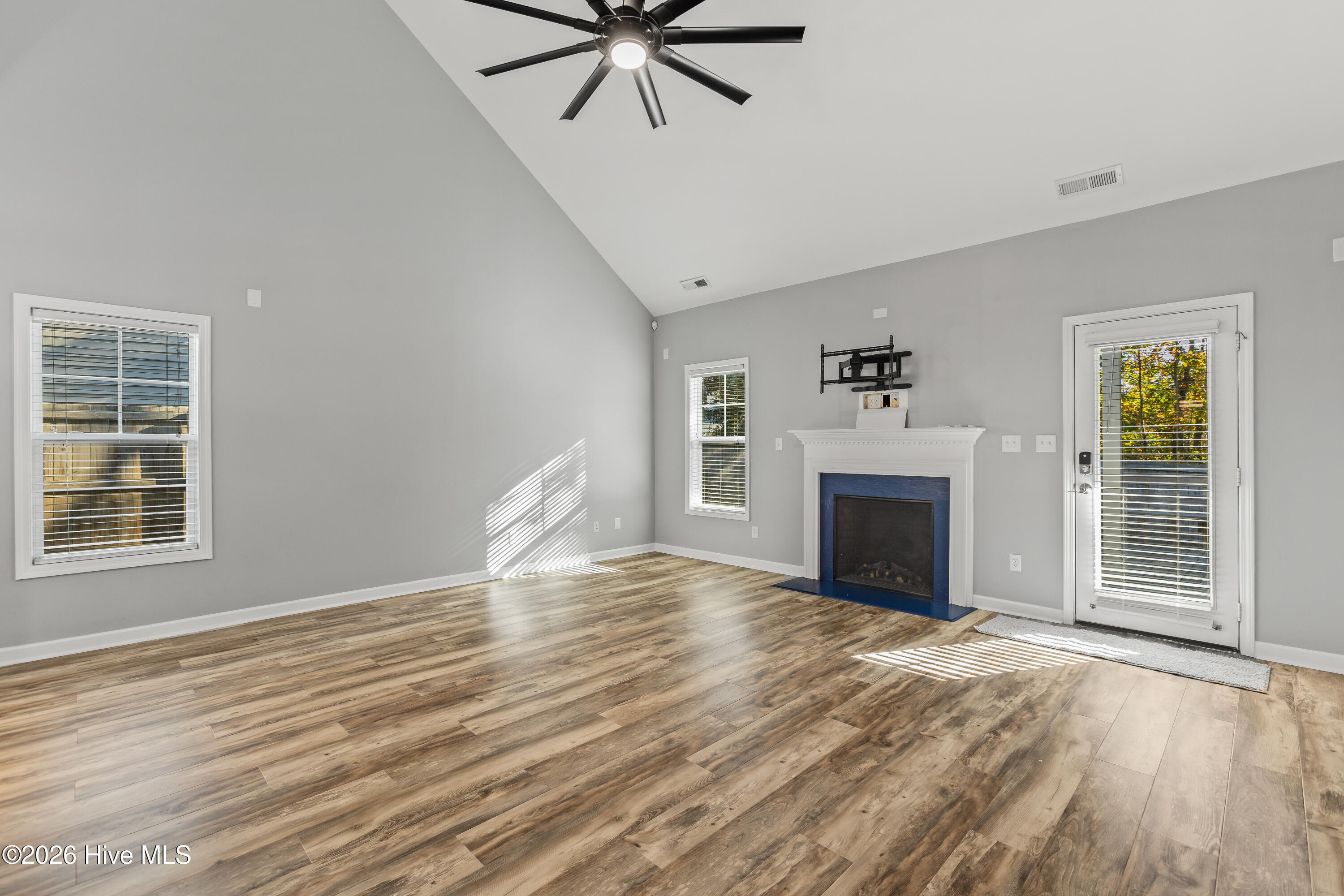 100551493 | Photo 16