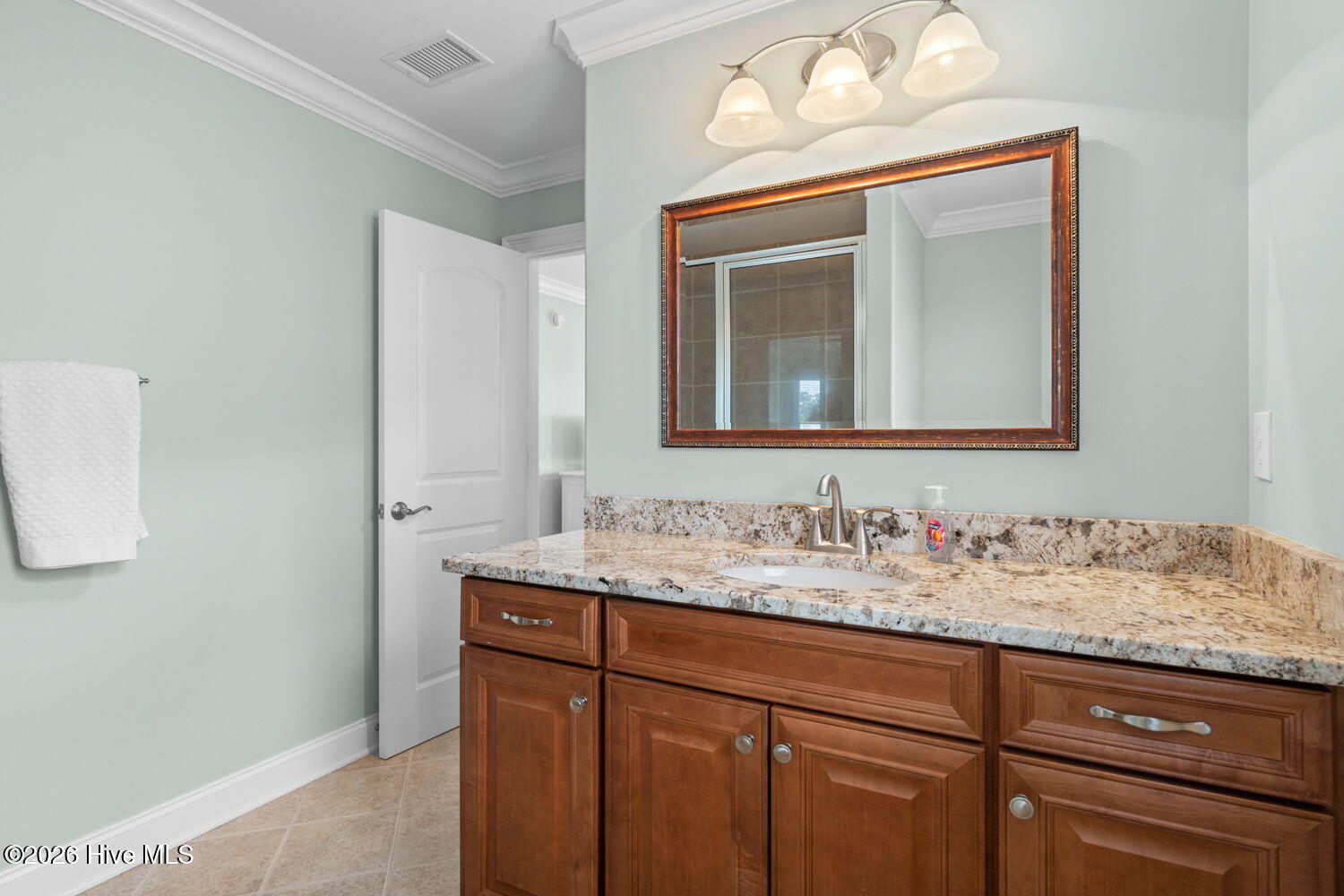 100566570 | Photo 44