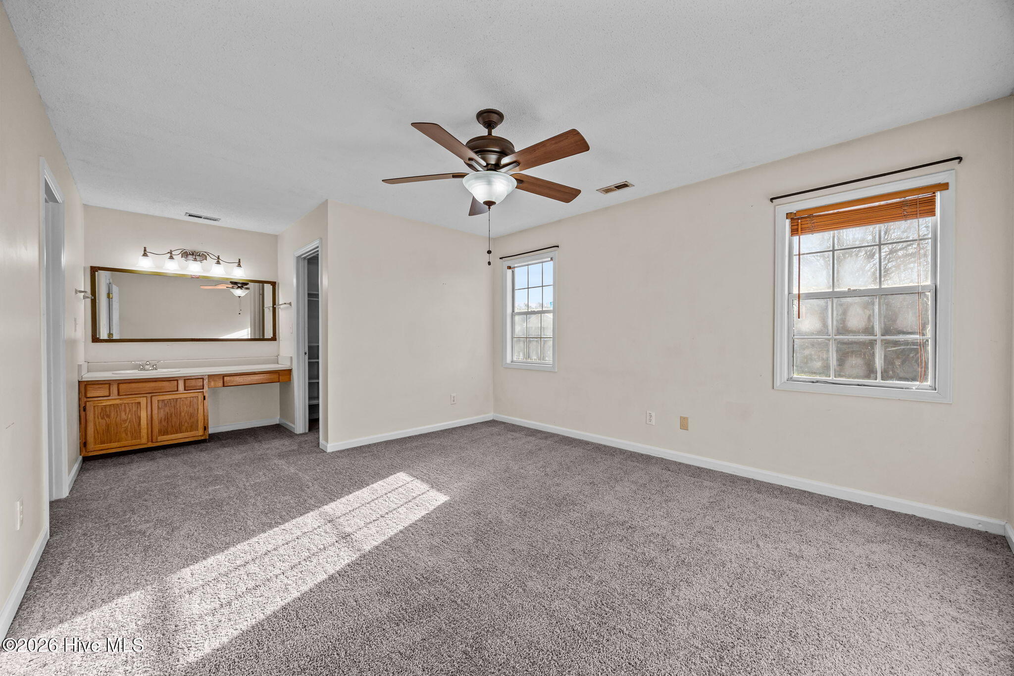 100551287 | Photo 24