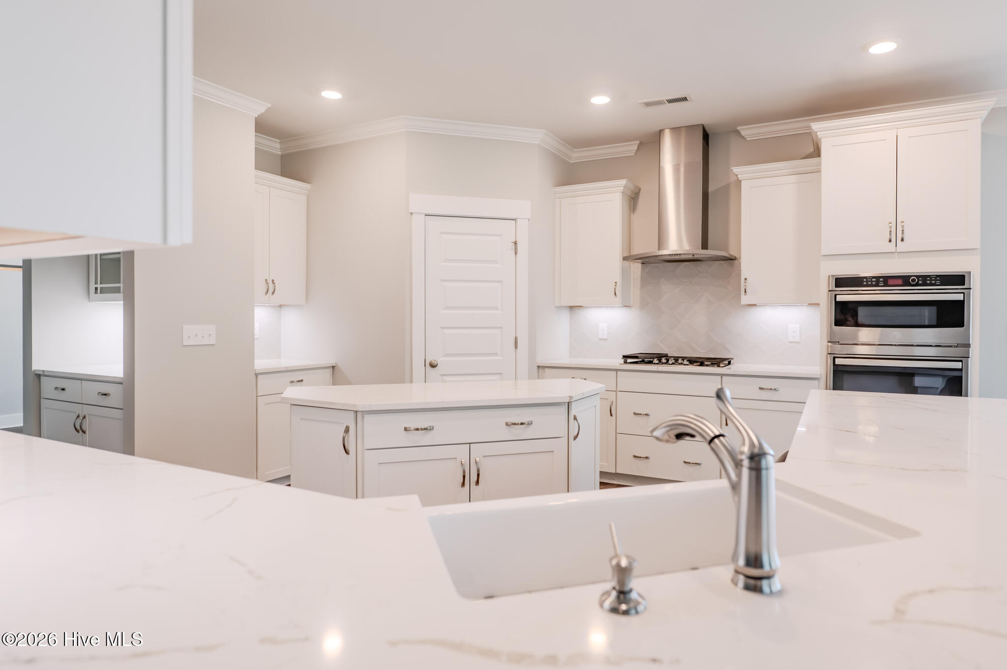 100567790 | Photo 26