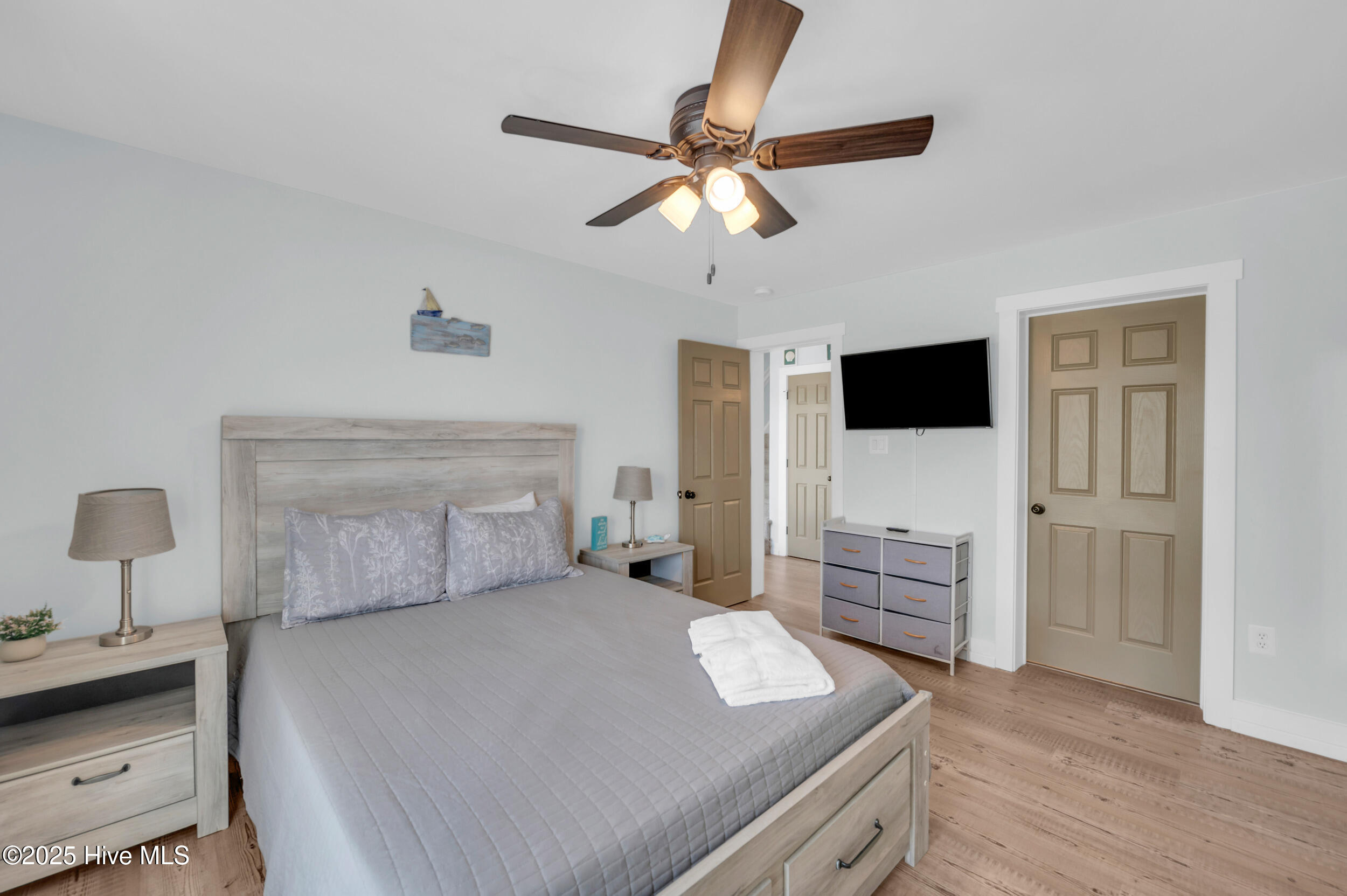 100526383 | Photo 16