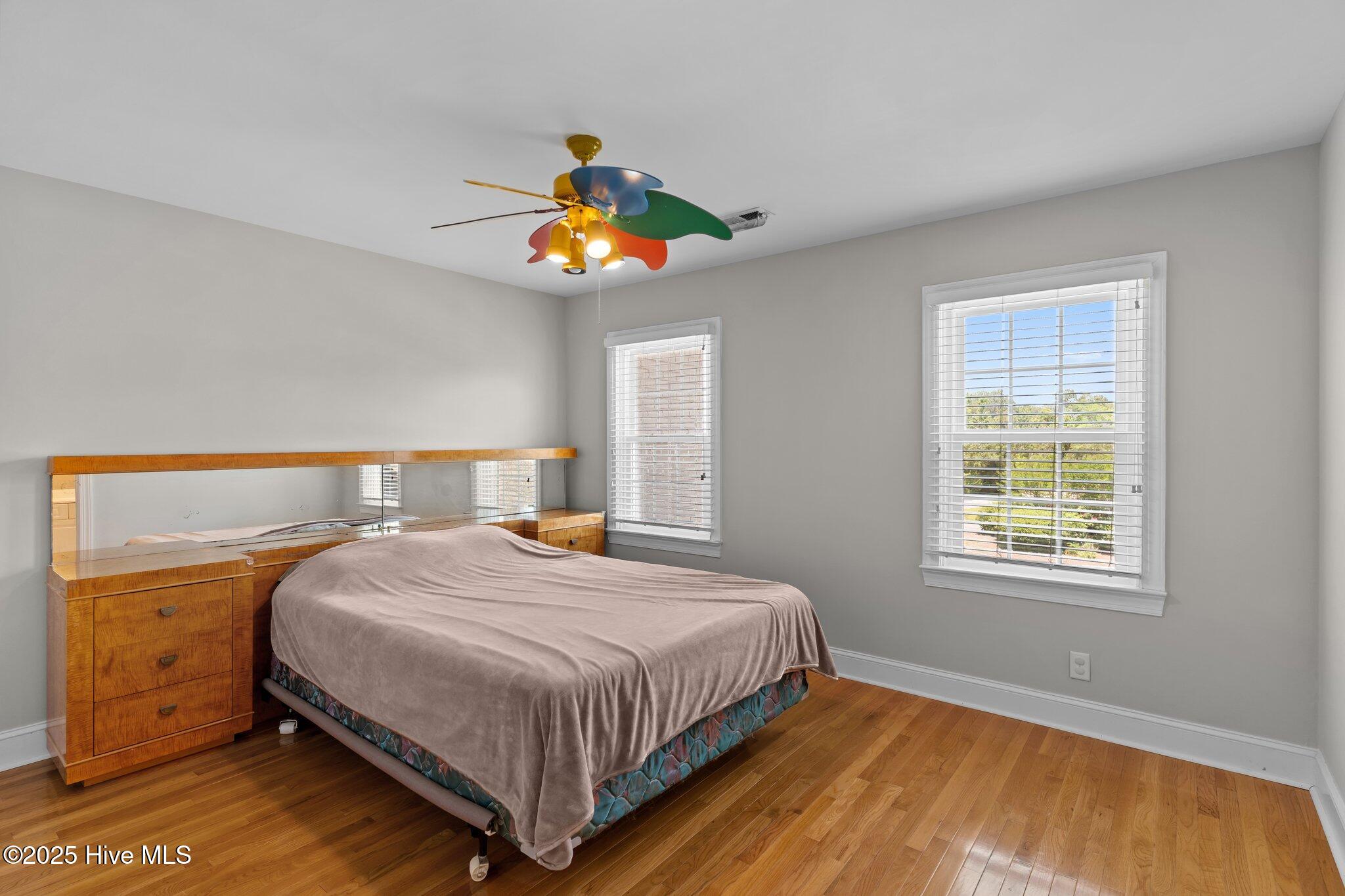 100549329 | Photo 30