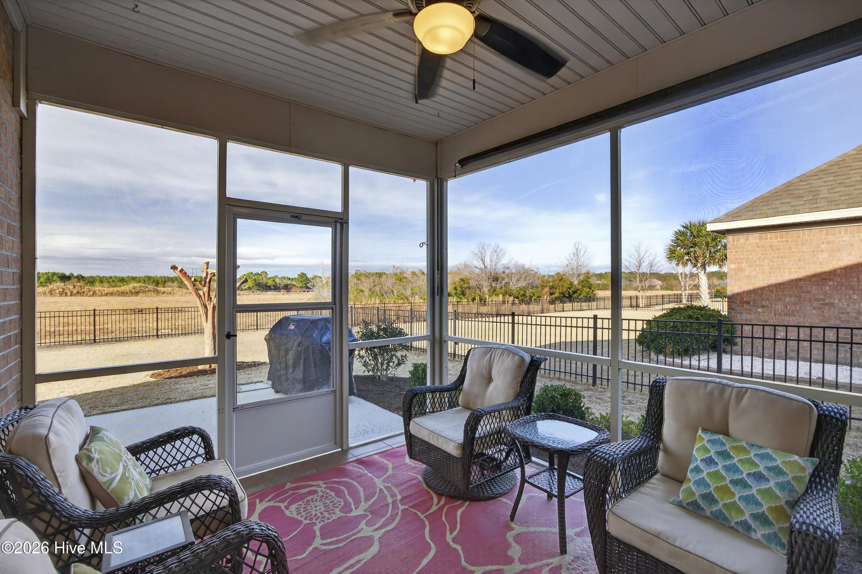 100550838 | Photo 42