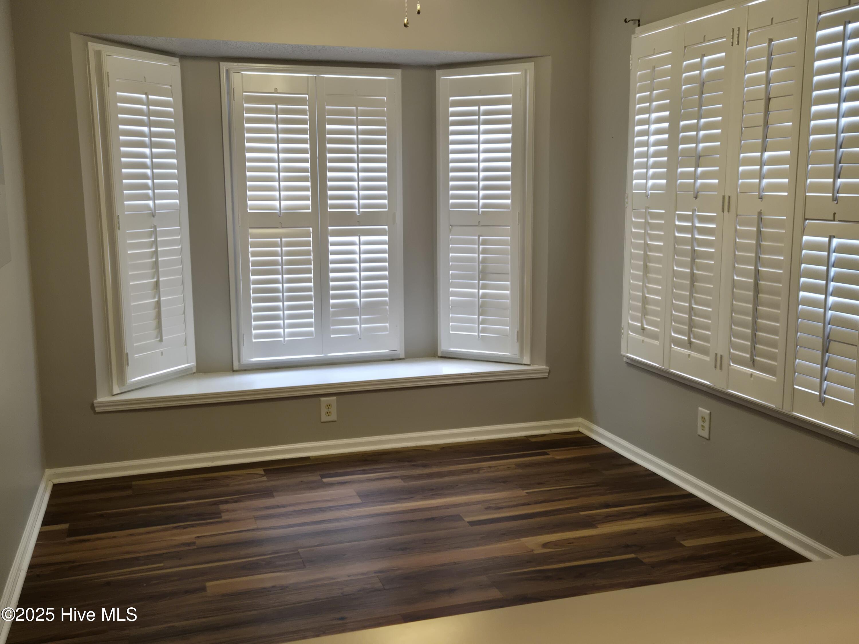 Dining area with bay window