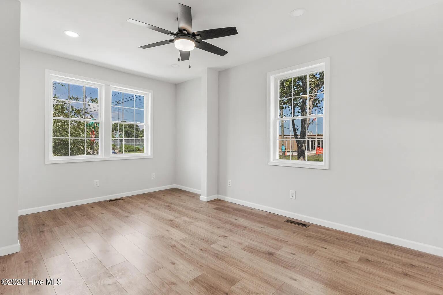 100569106 | Photo 18