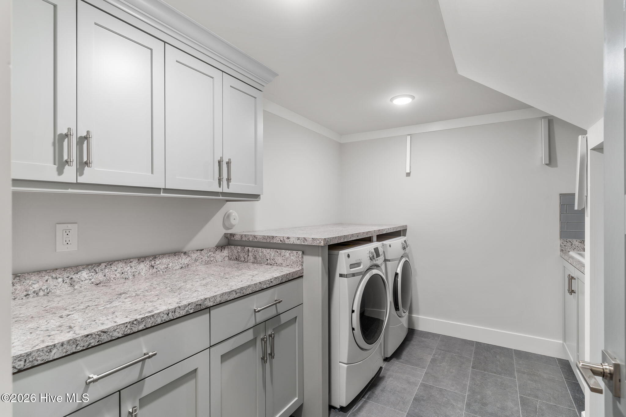 100568517 | Photo 33