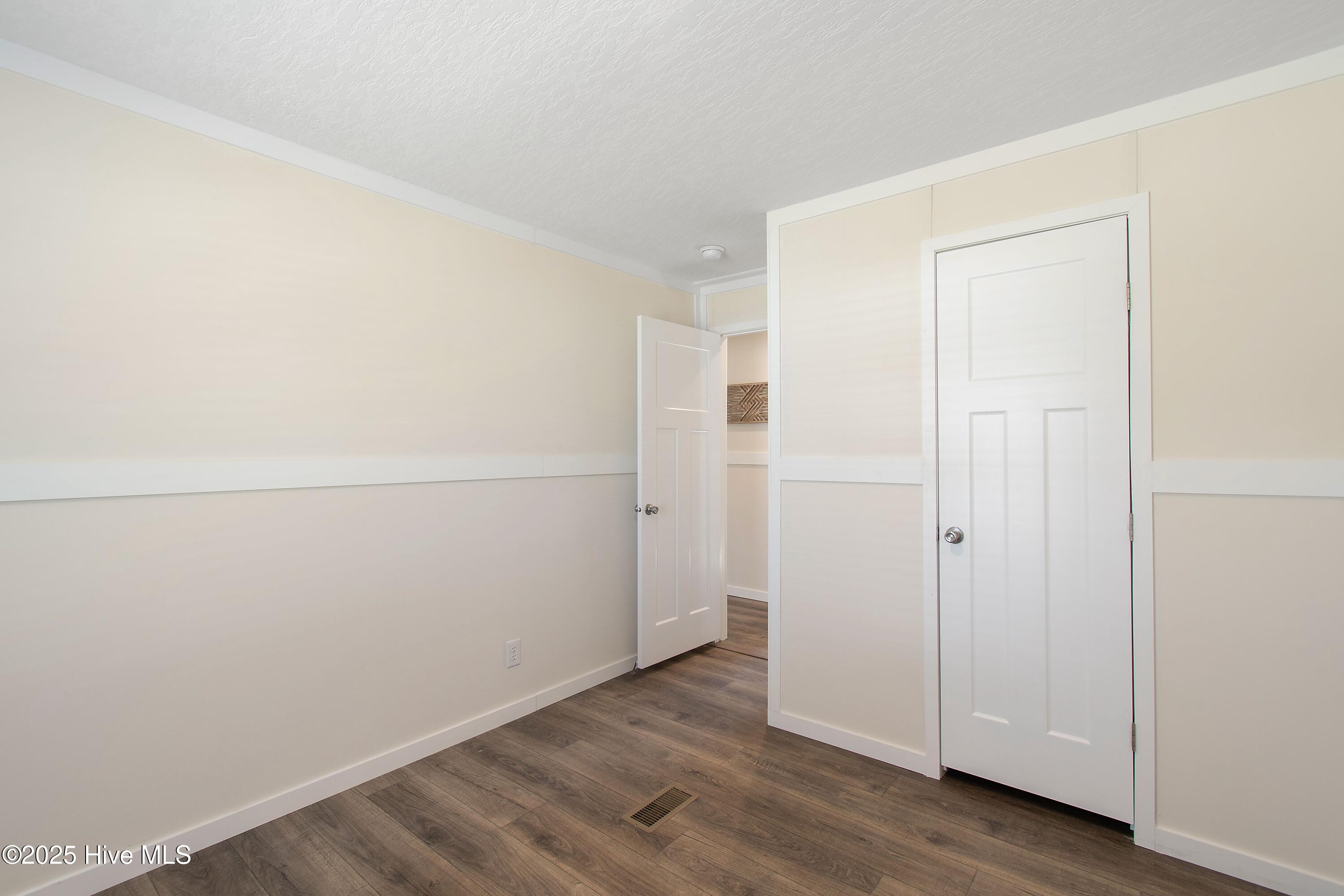 100541882 | Photo 15