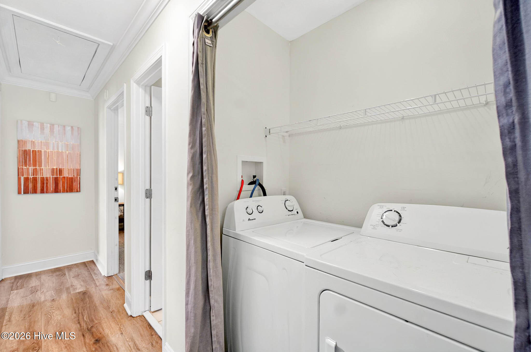 100556049 | Photo 41