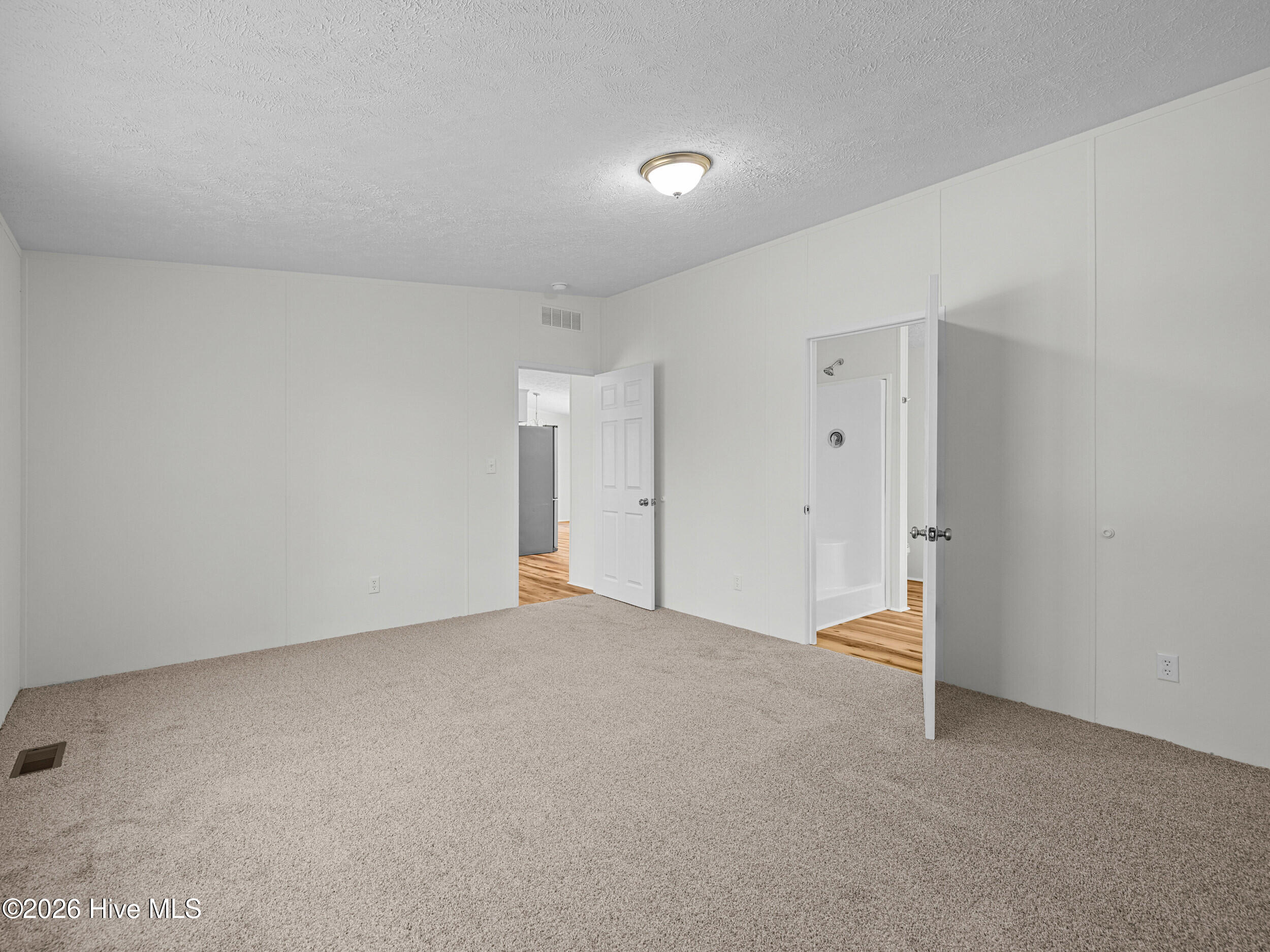 100560280 | Photo 20