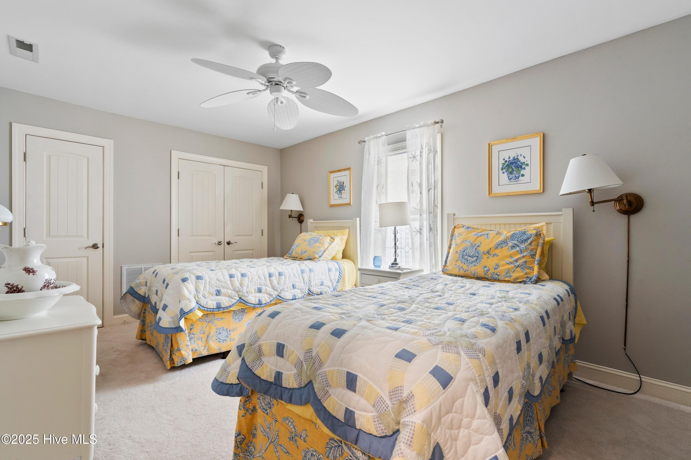 100525982 | Photo 46