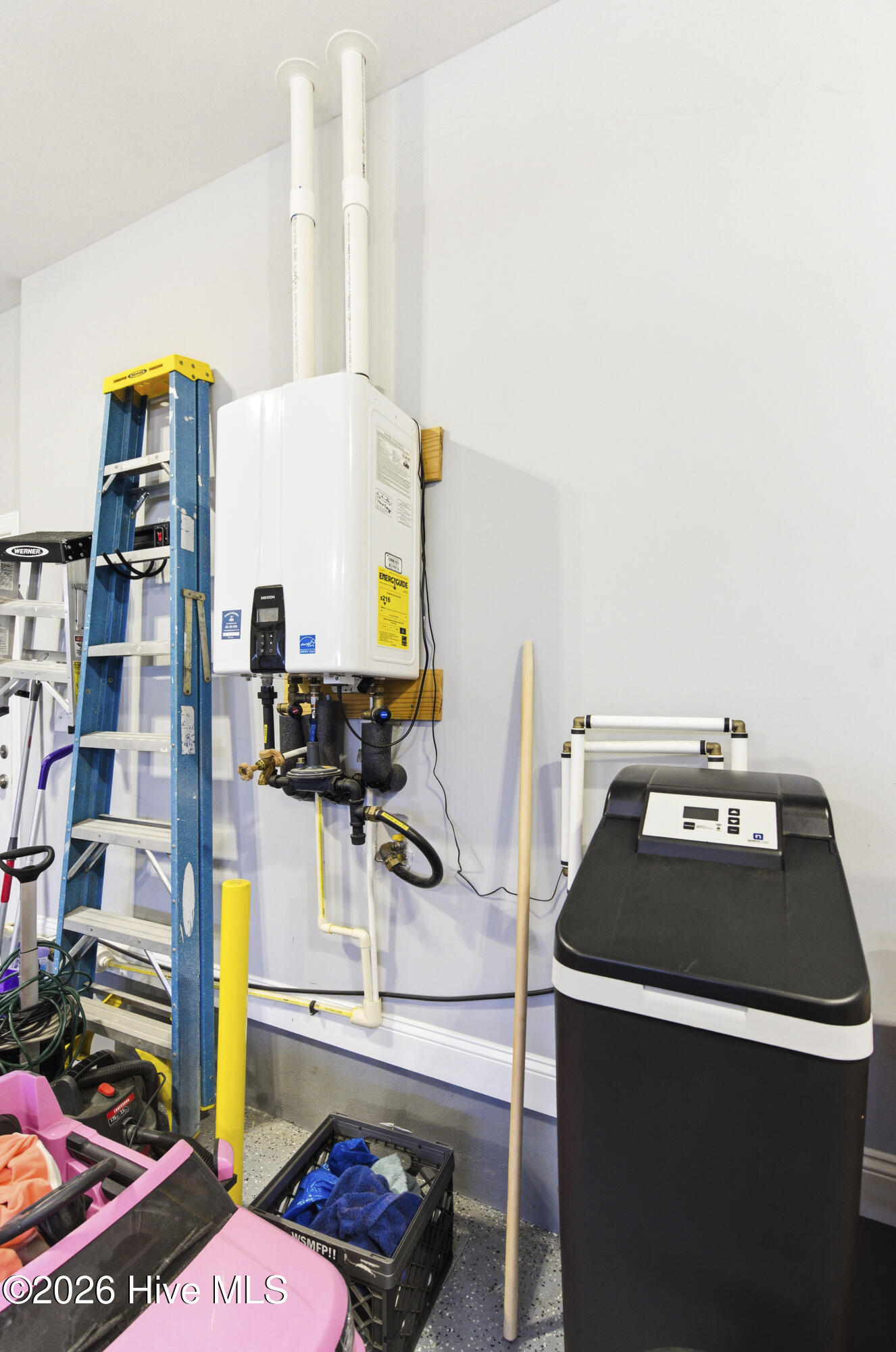 100568018 | Photo 57