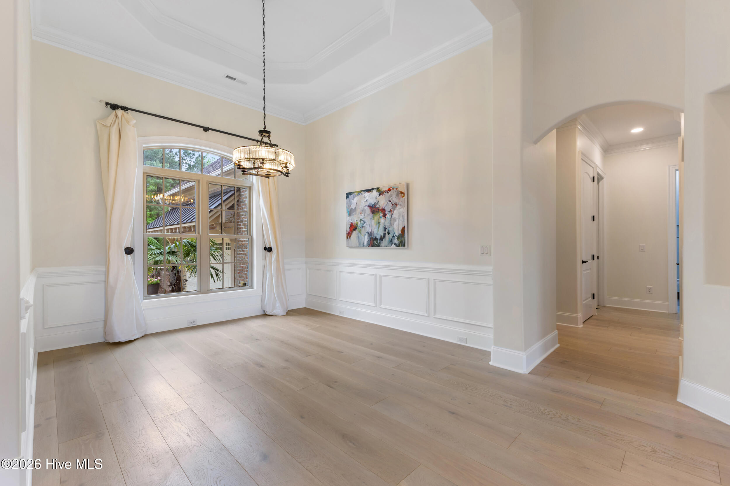 100567857 | Photo 16