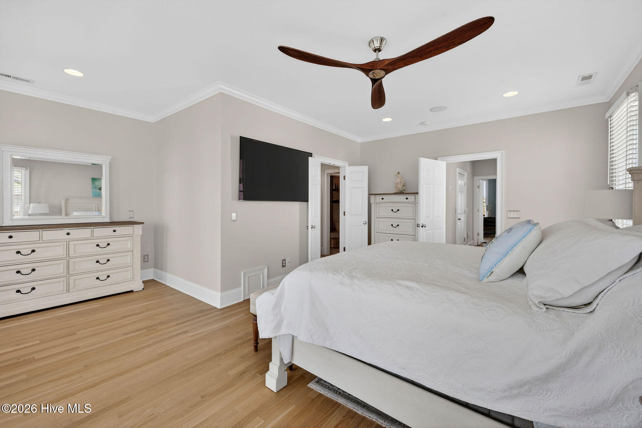 100562225 | Photo 35