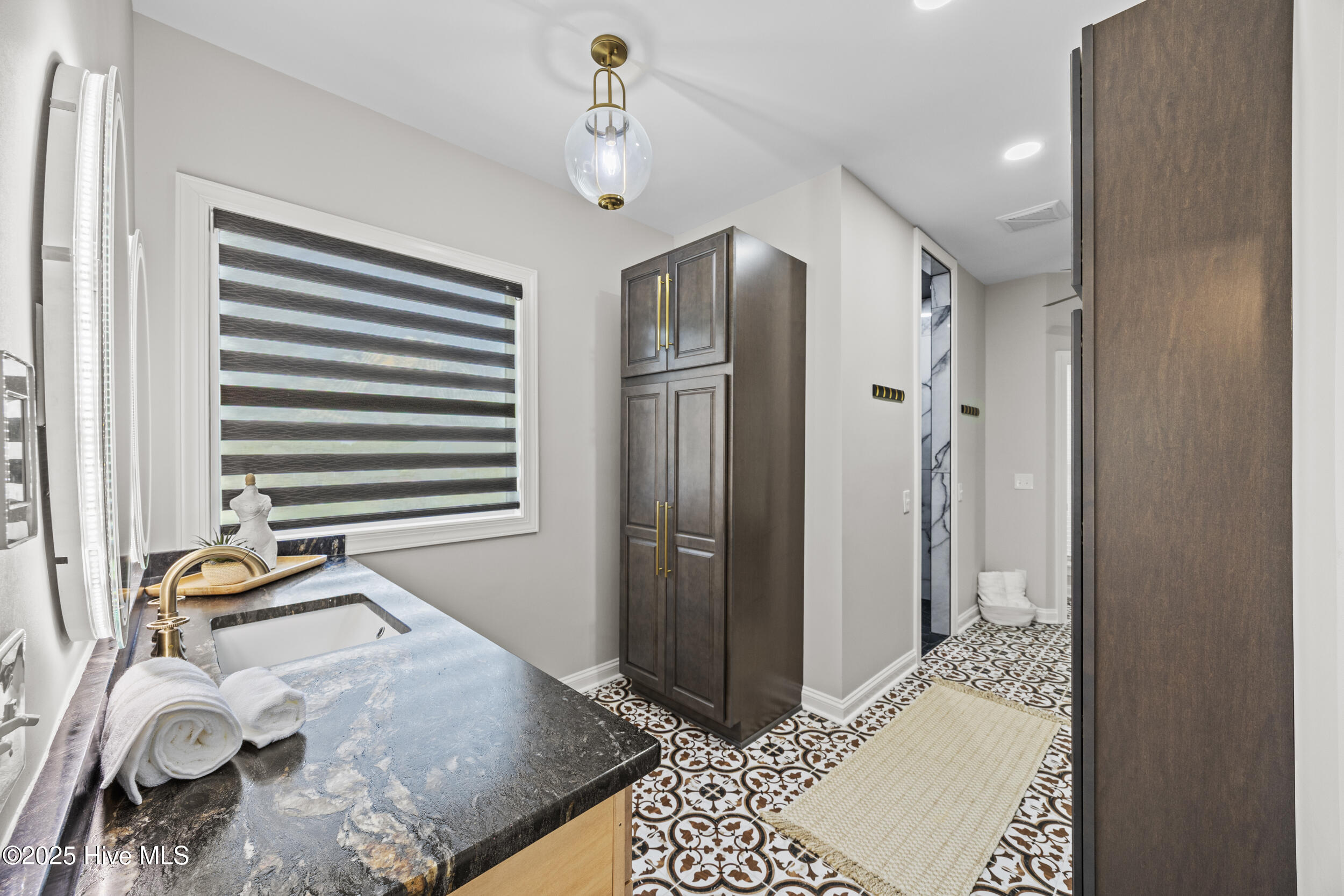 100519629 | Photo 32