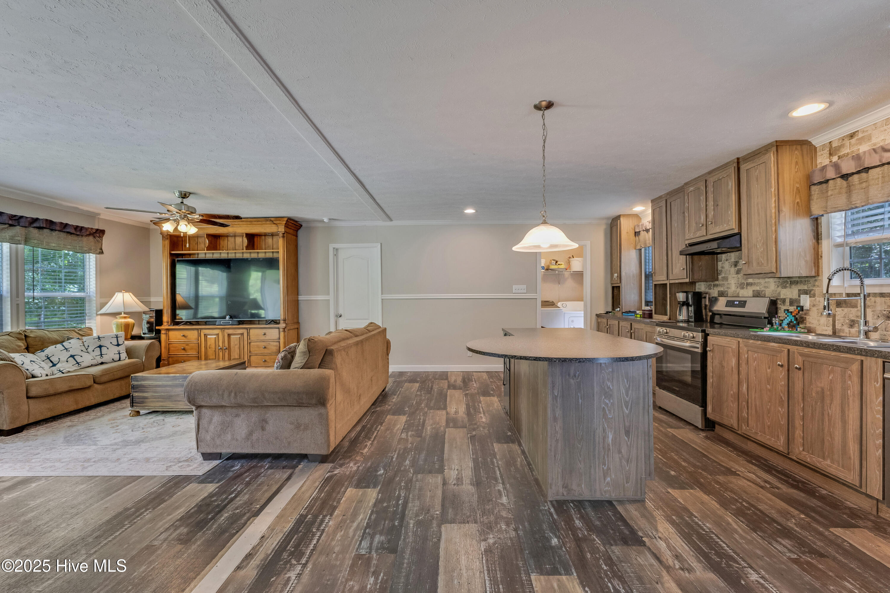 100517619 | Photo 87