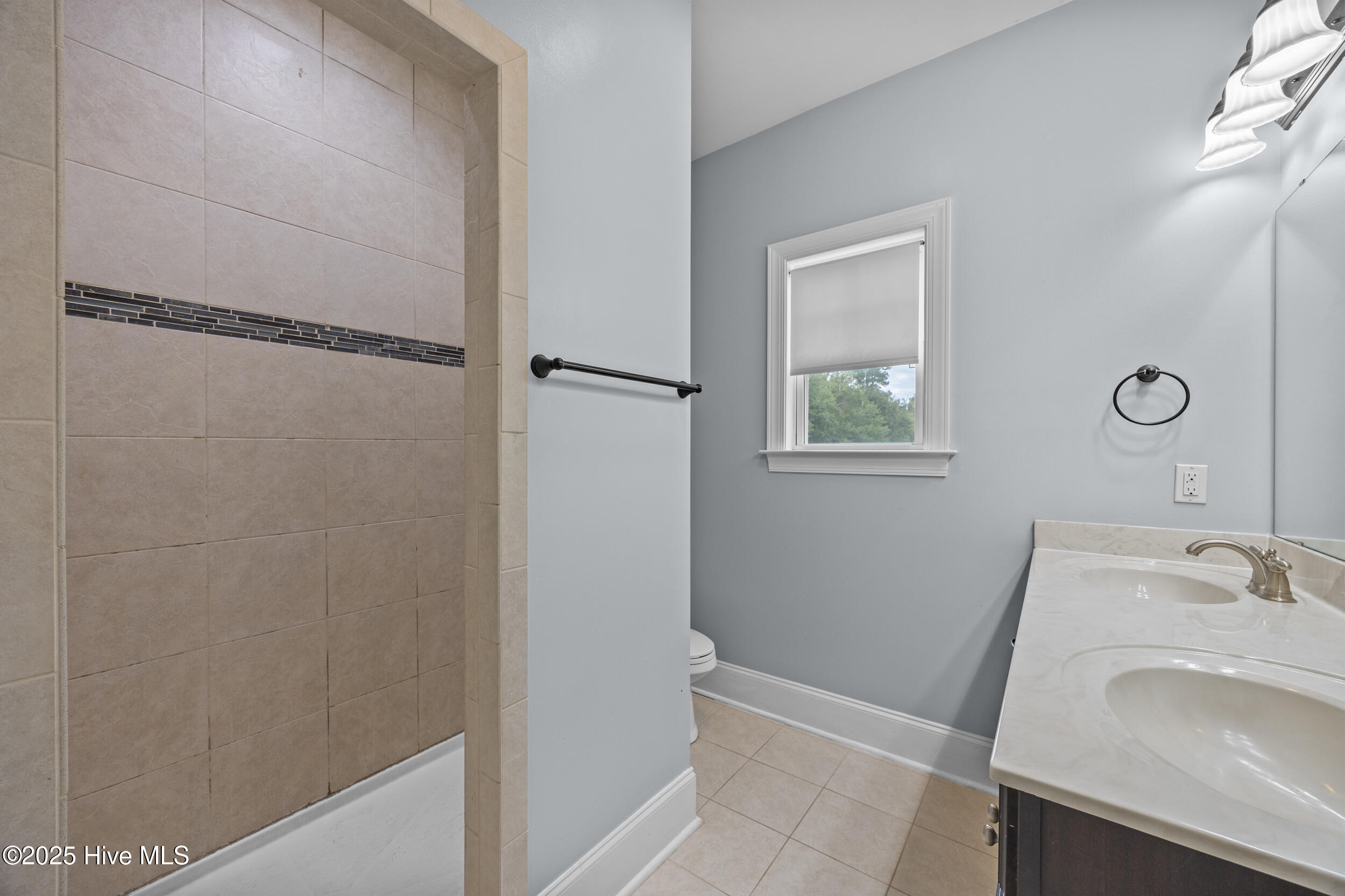 100538998 | Photo 33