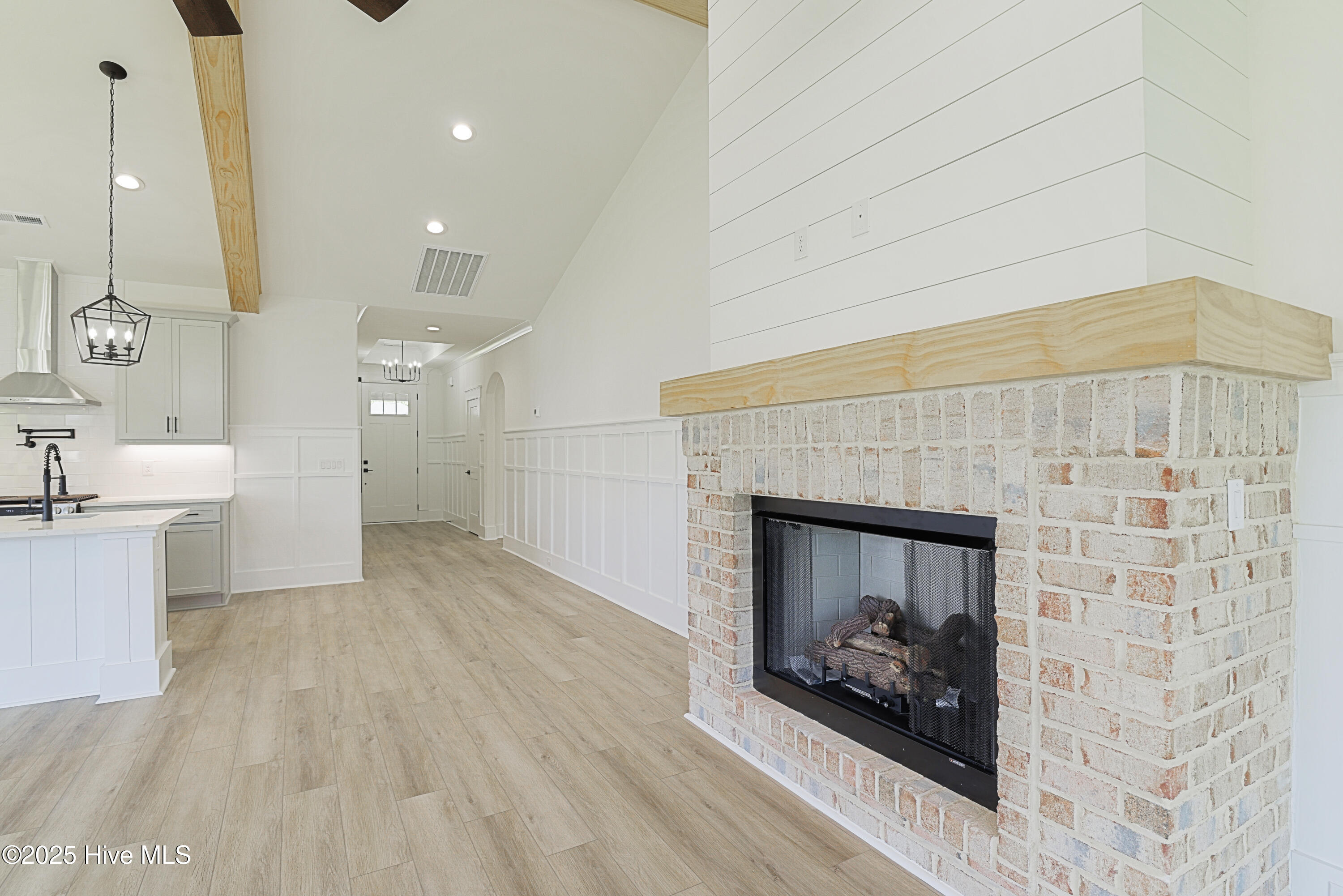 100541947 | Photo 30