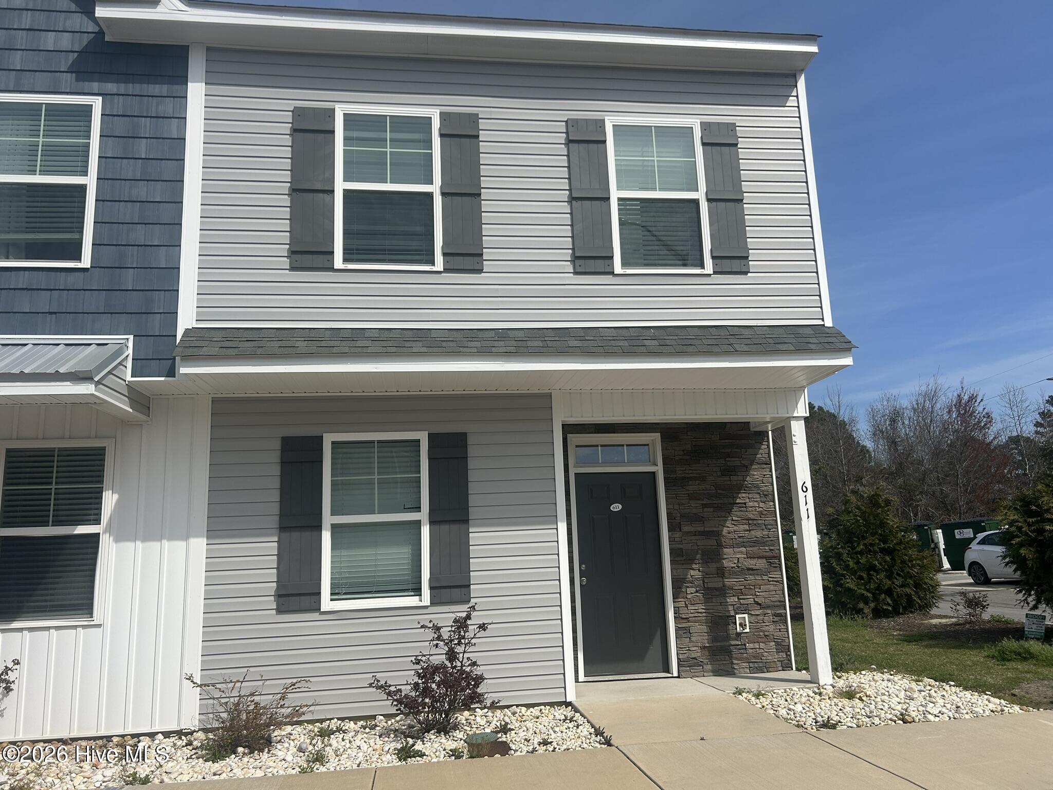 100560015 | Photo 23