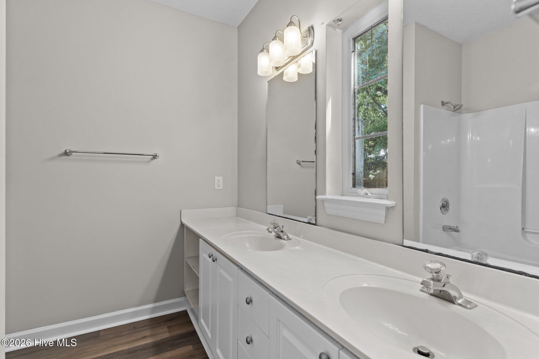 100553986 | Photo 13