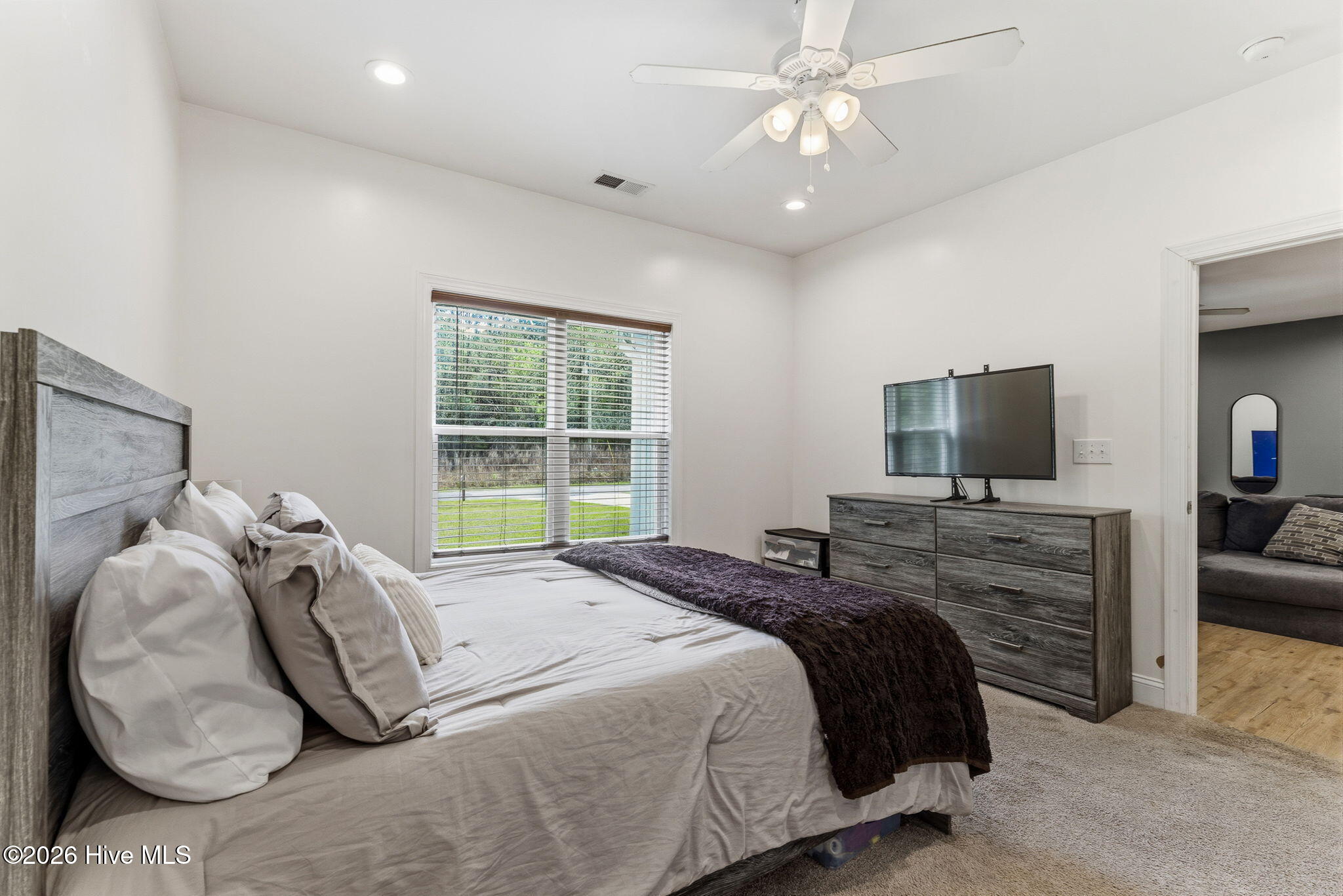 100565860 | Photo 13