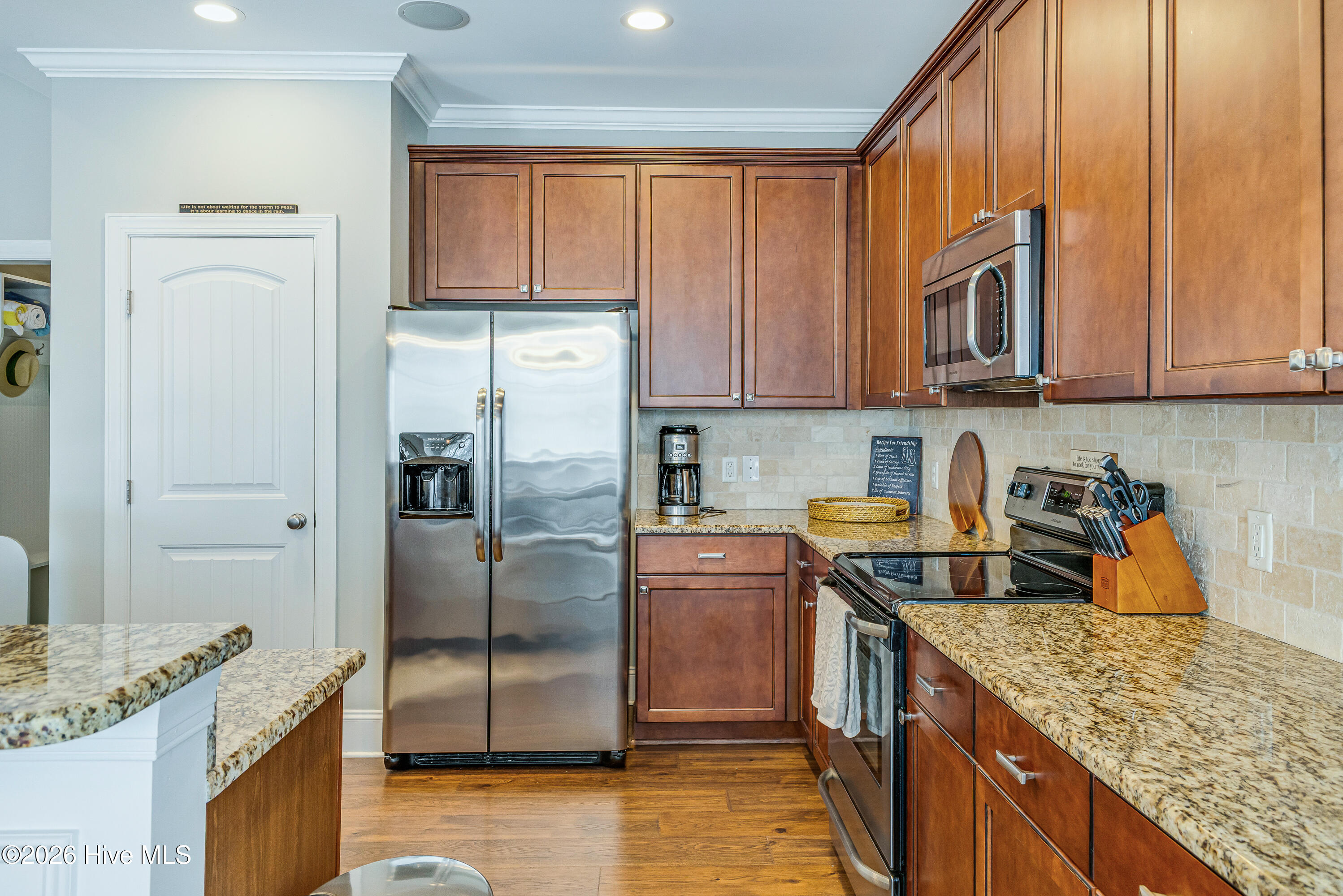 100553898 | Photo 12