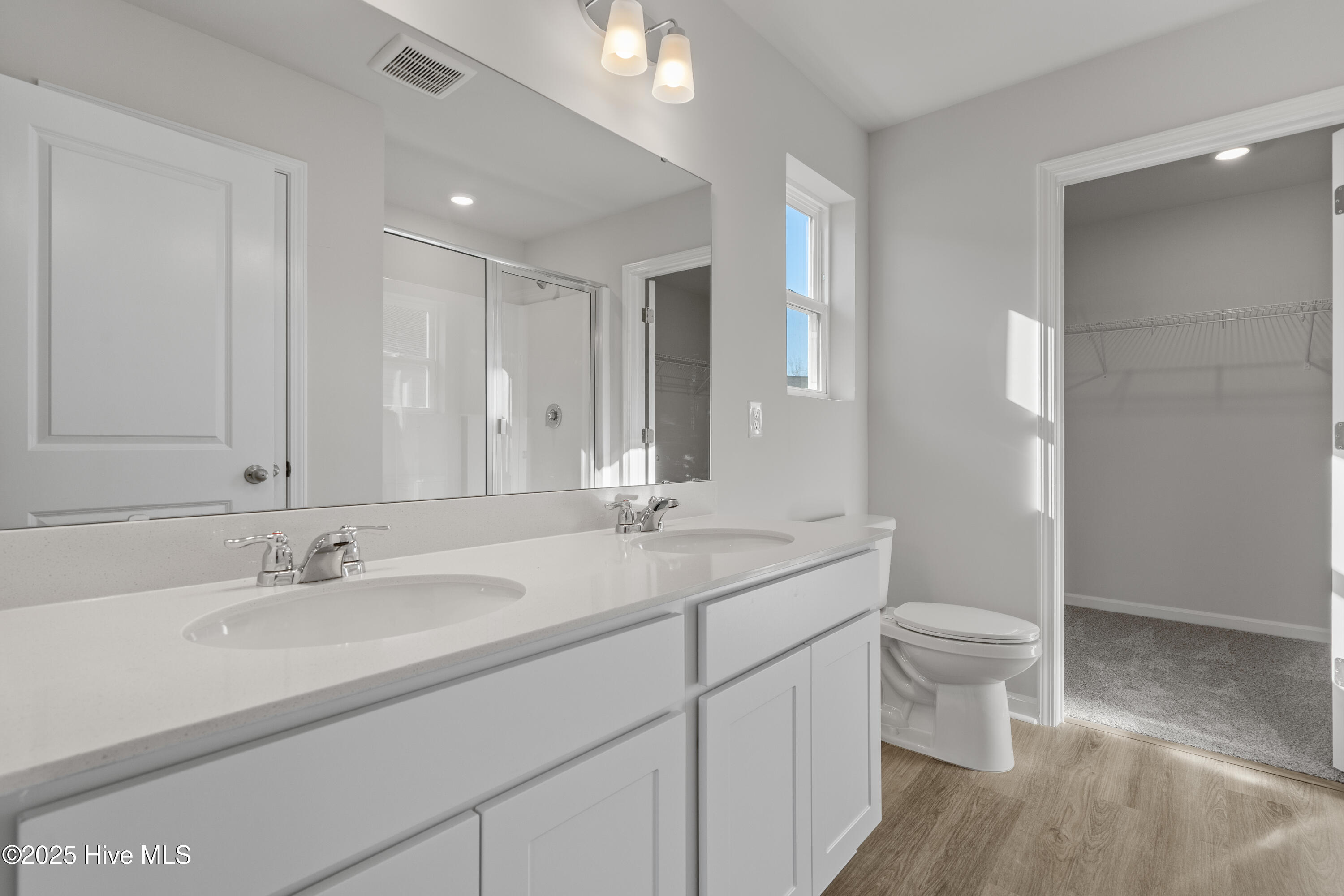 100528310 | Photo 24