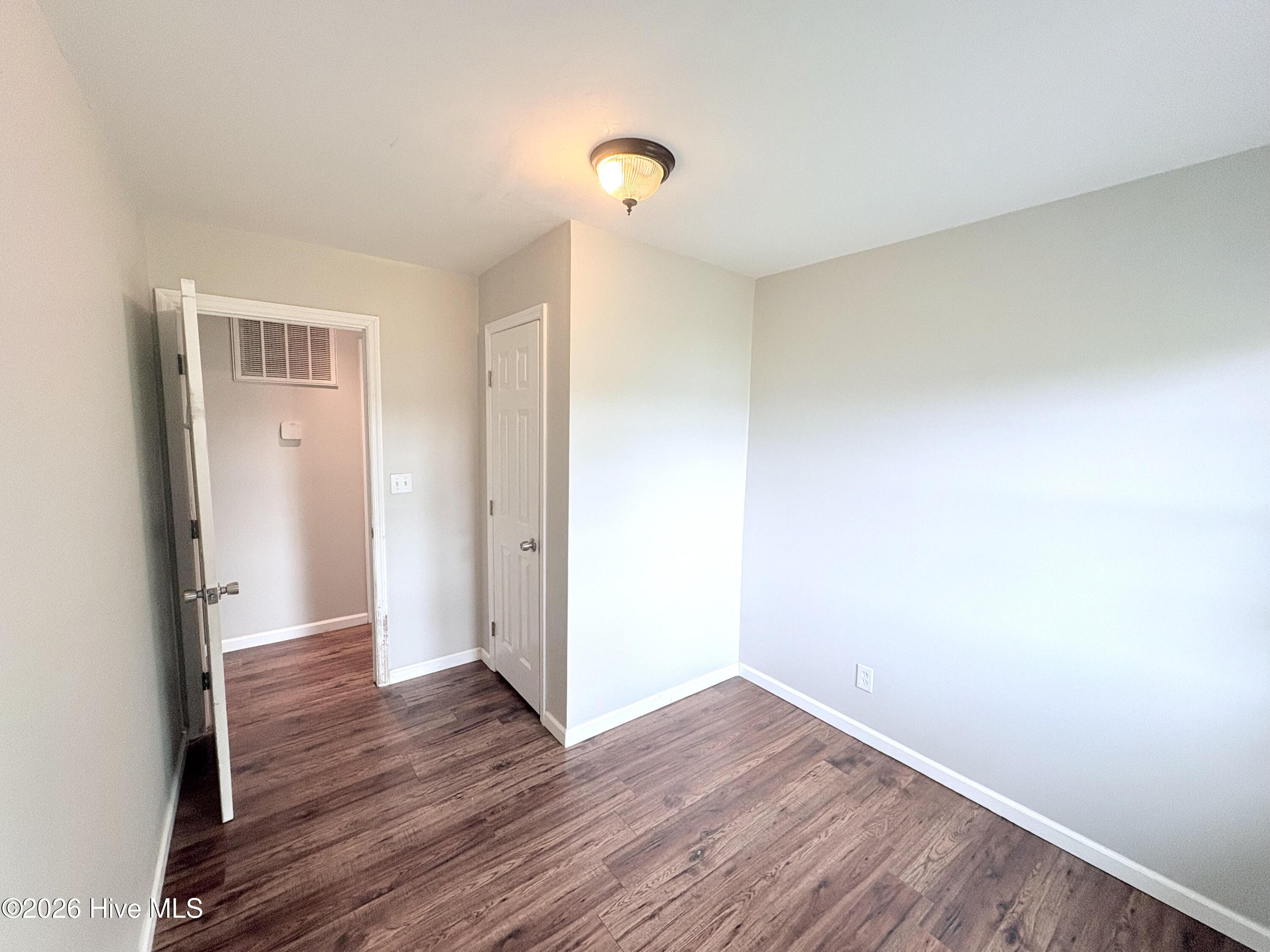 100566369 | Photo 26