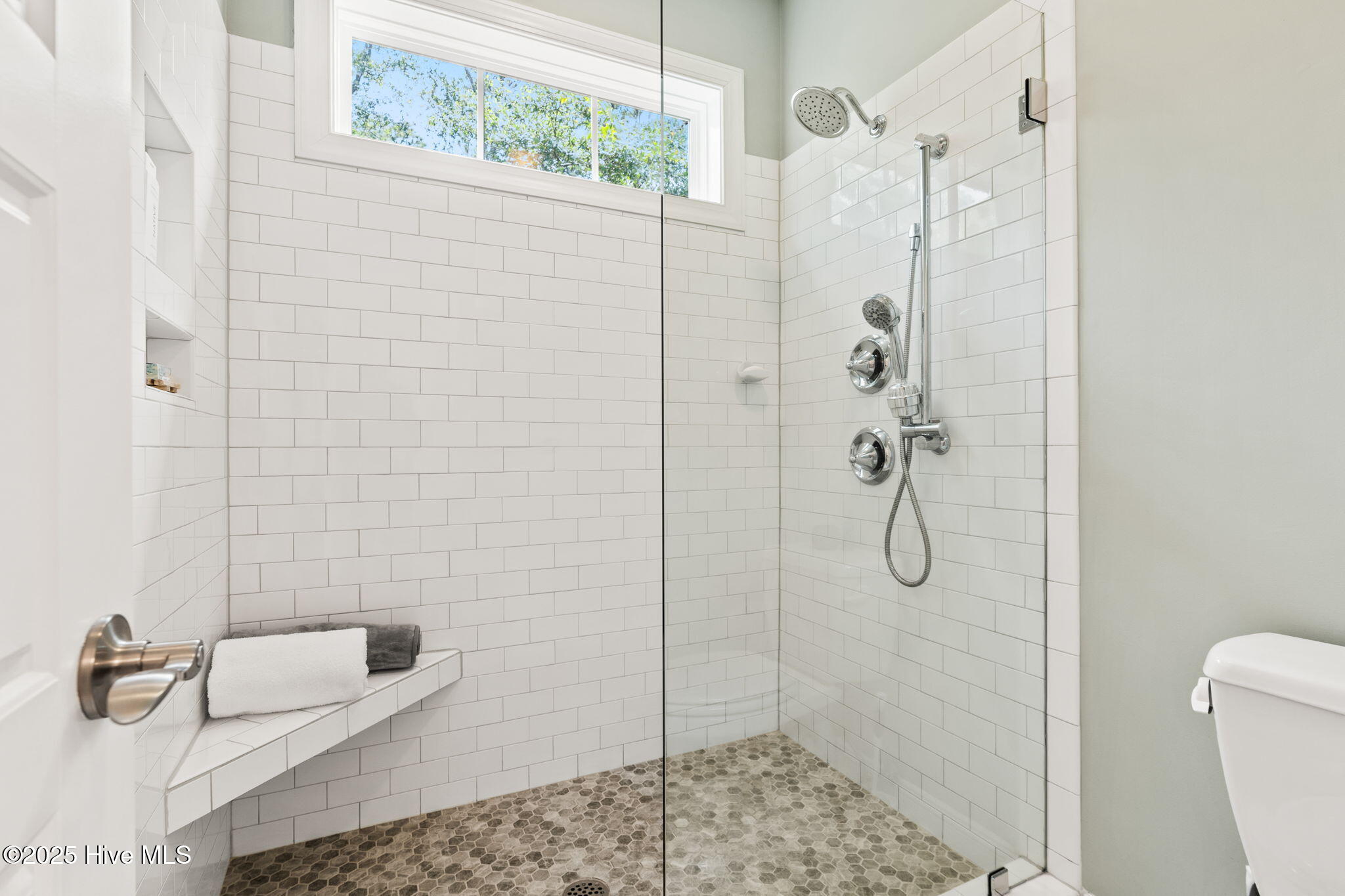 100566861 | Photo 21