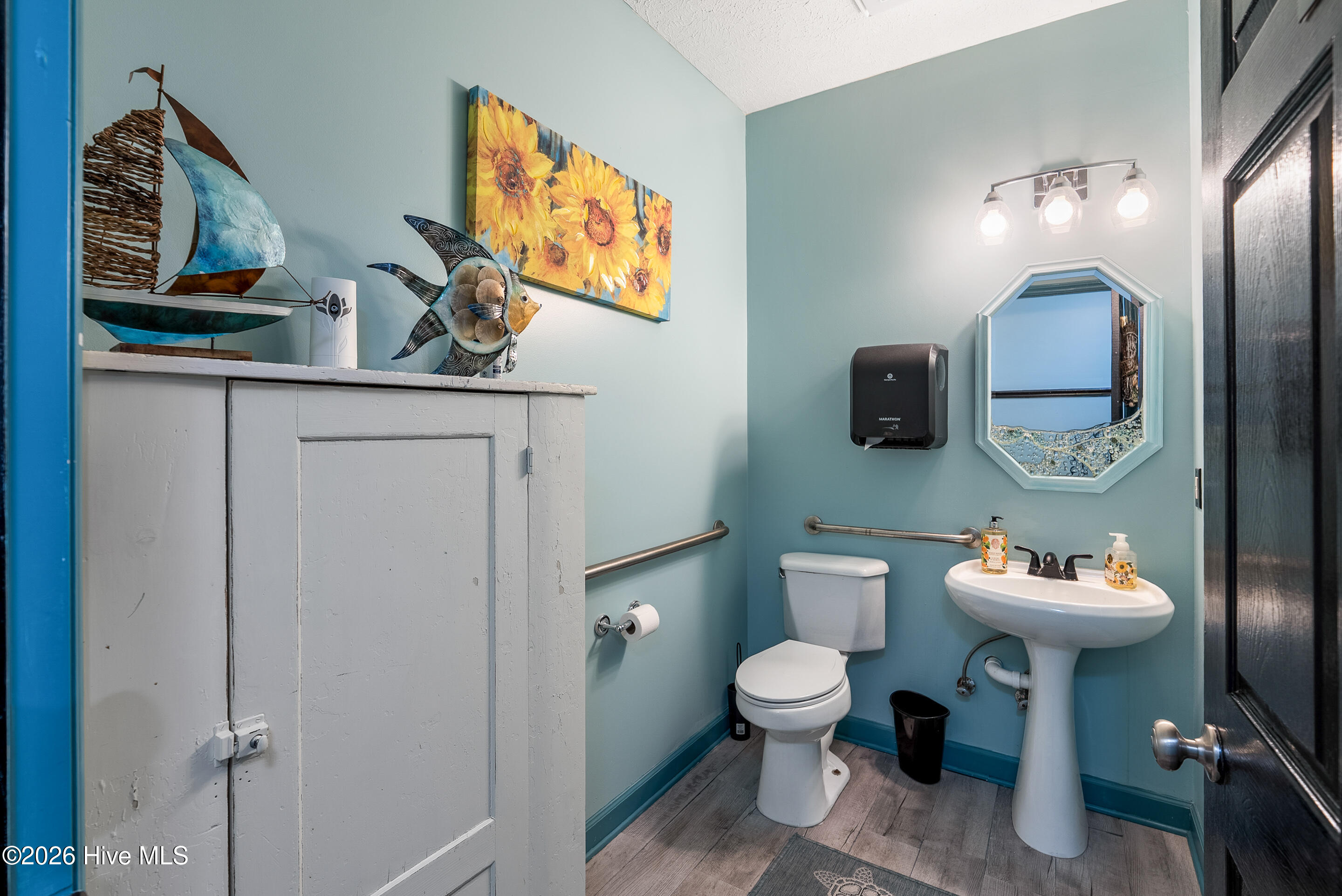 100556890 | Photo 30