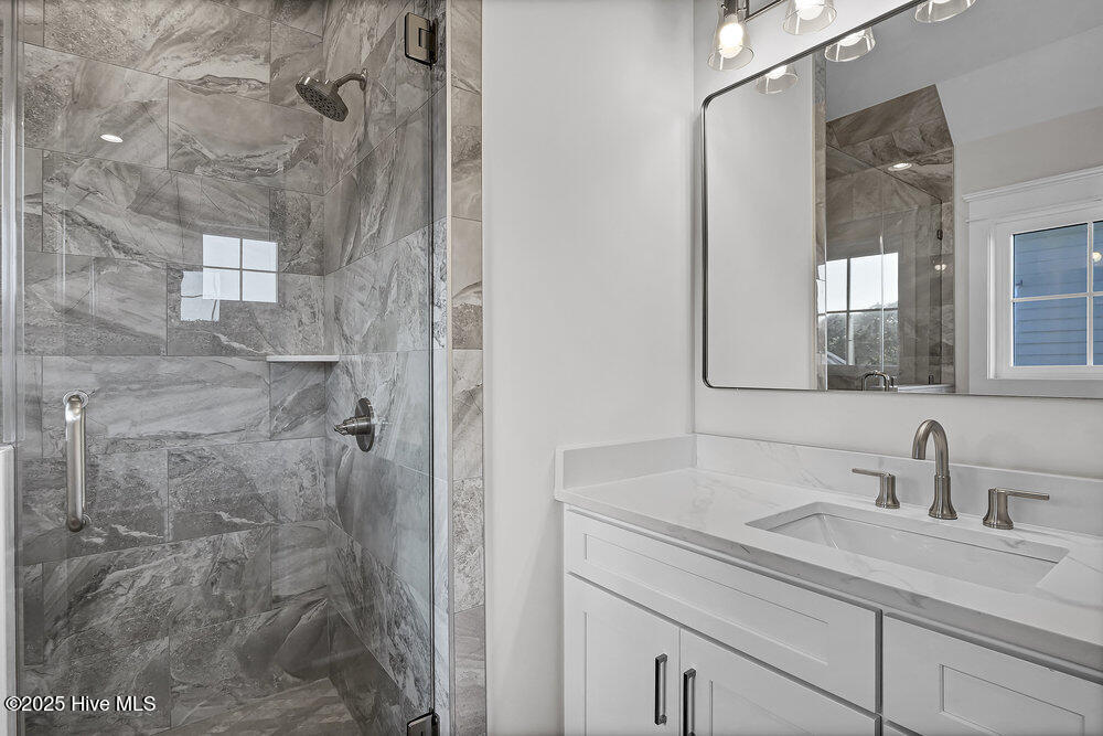 100507962 | Photo 33