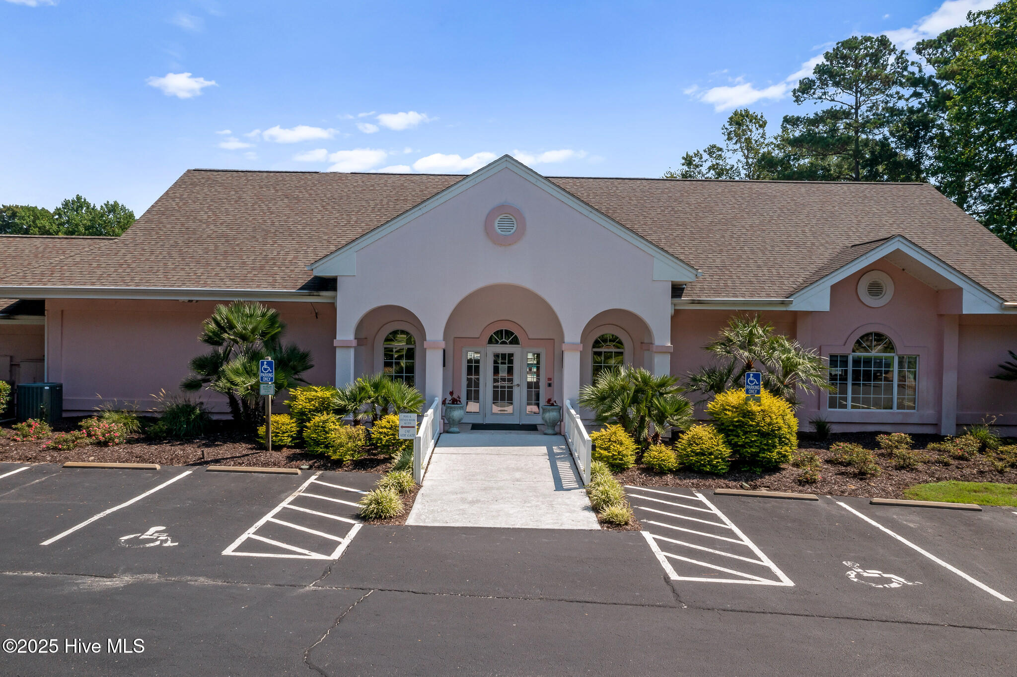 100526725 | Photo 48