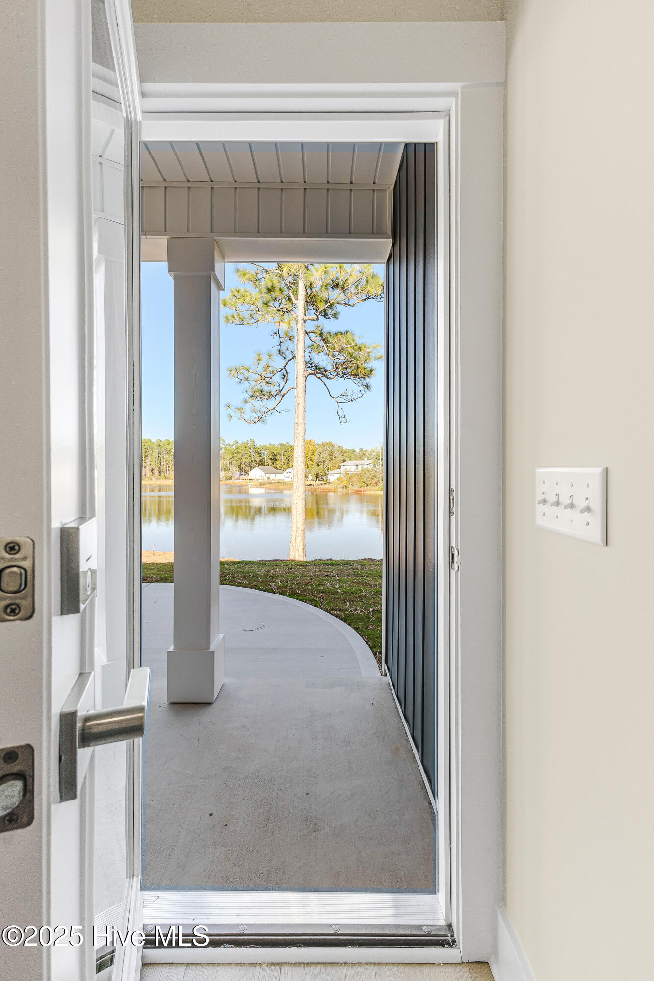 100533071 | Photo 42