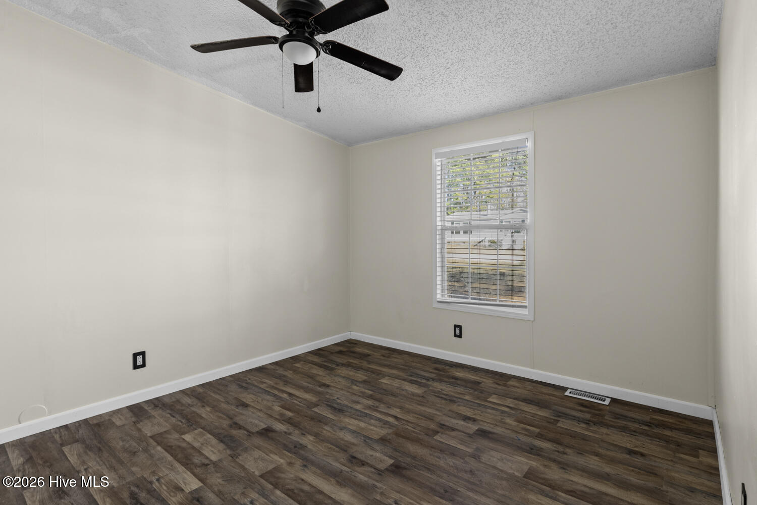 100550172 | Photo 21