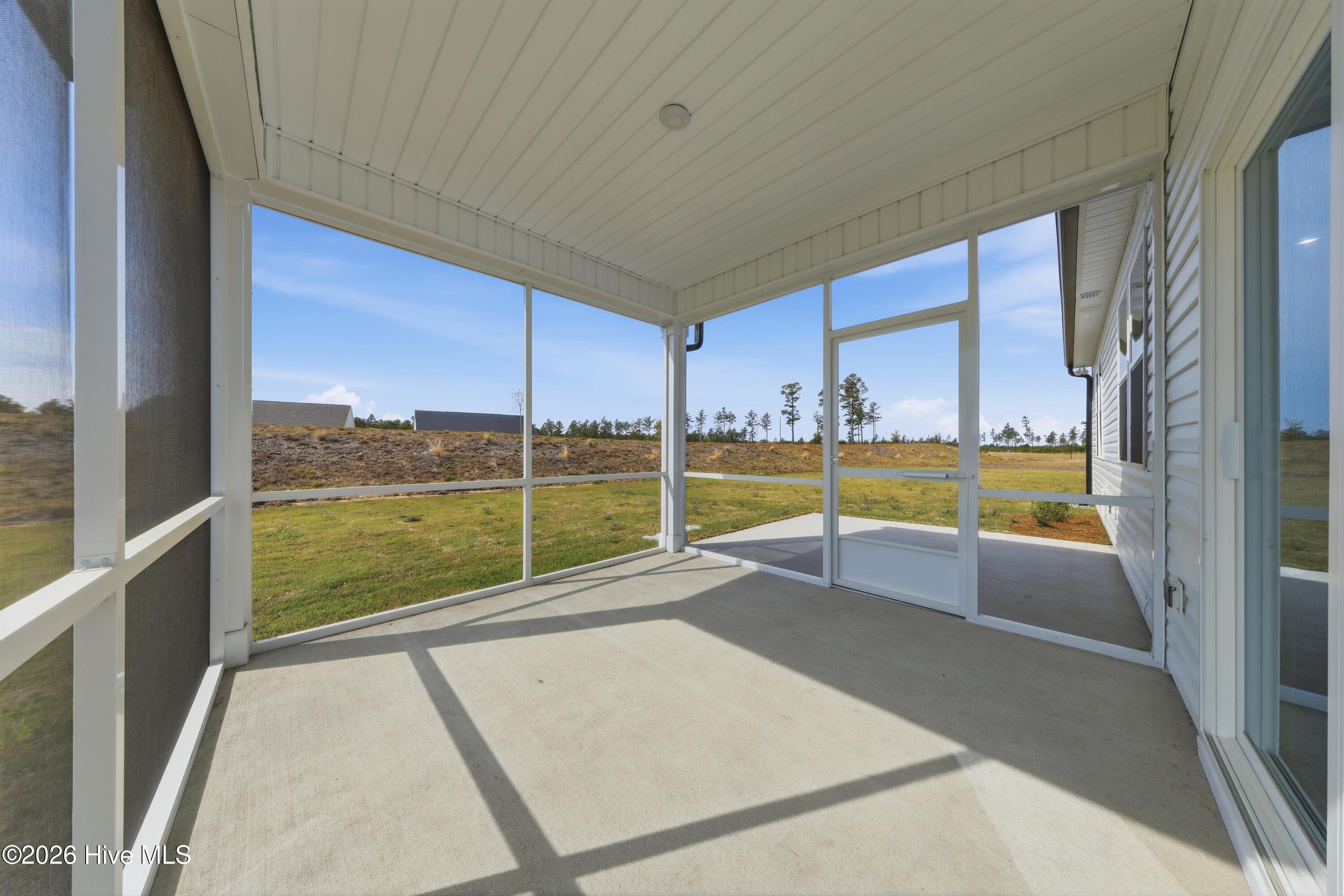 100563139 | Photo 27