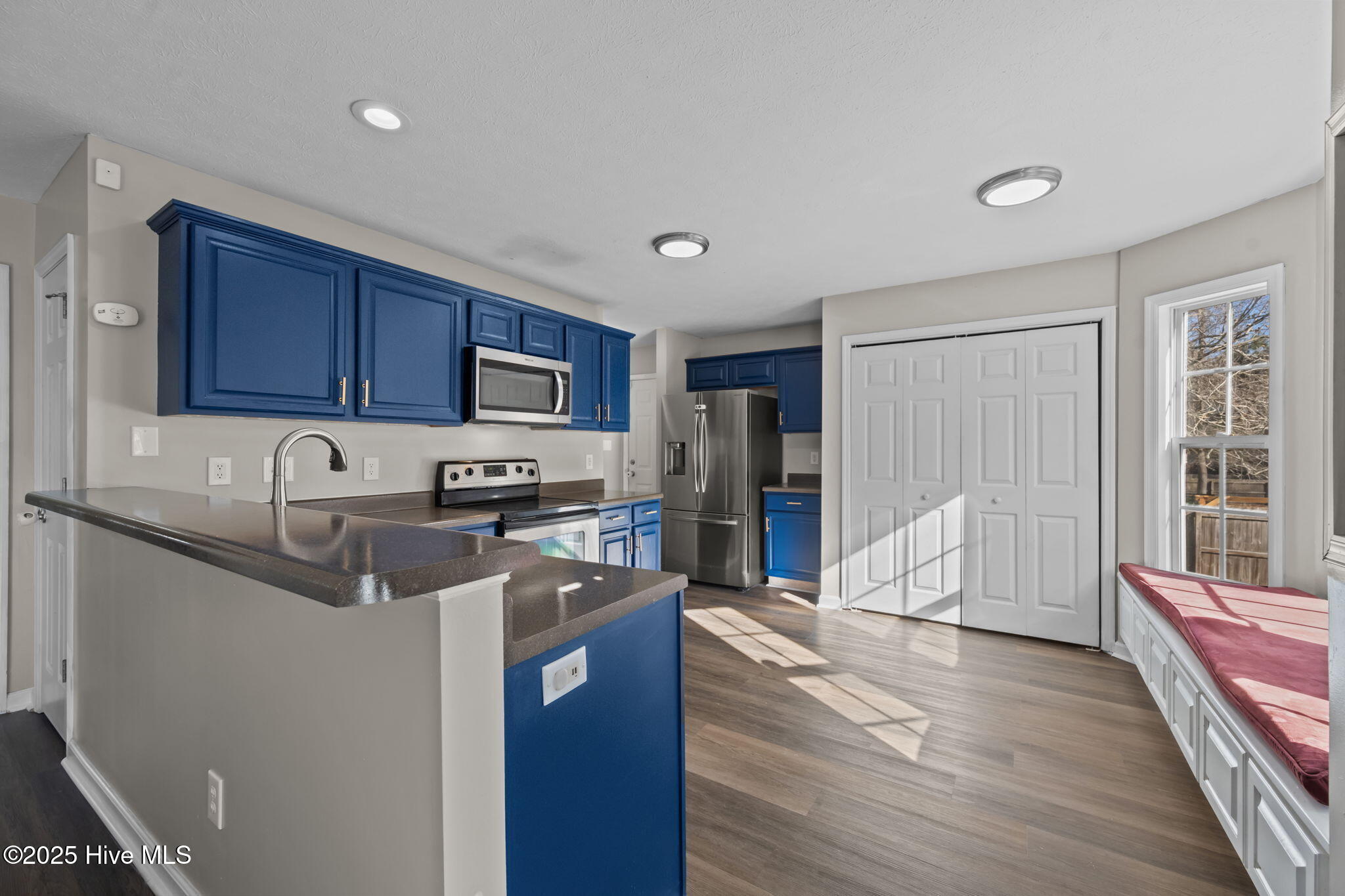 100545642 | Photo 19