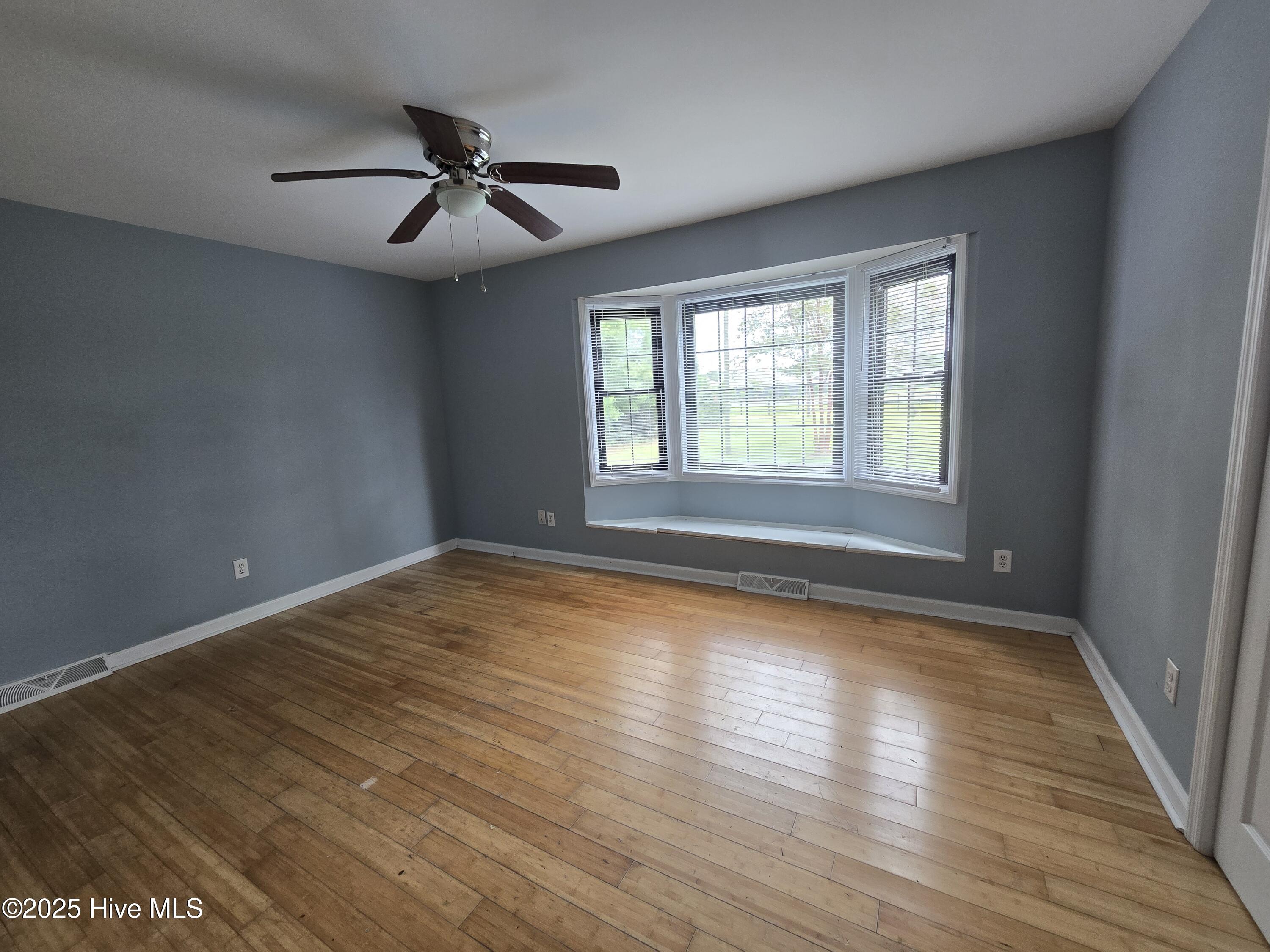 100527470 | Photo 25