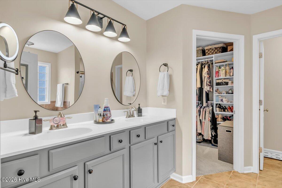 100558956 | Photo 46