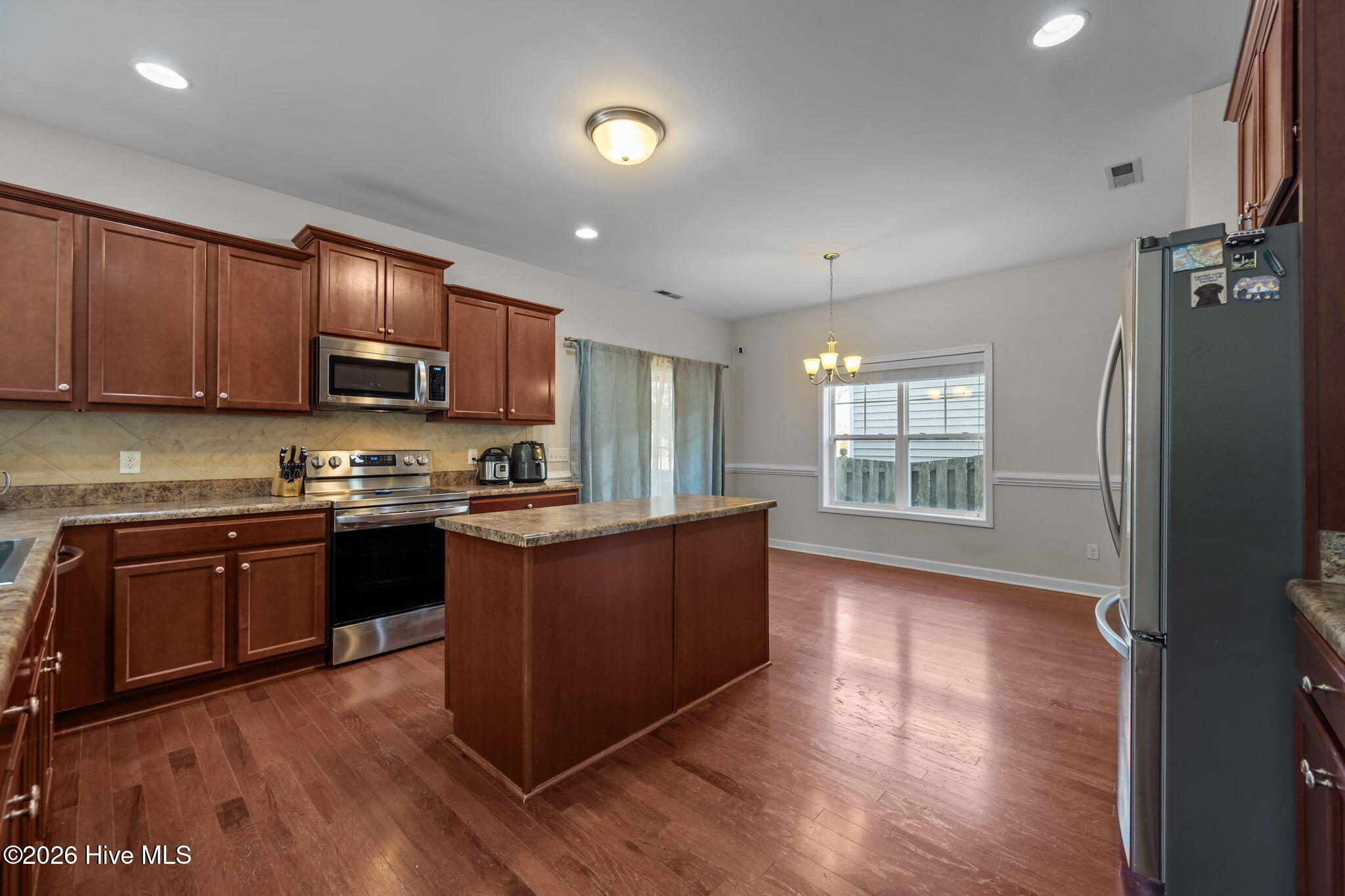 100552889 | Photo 11