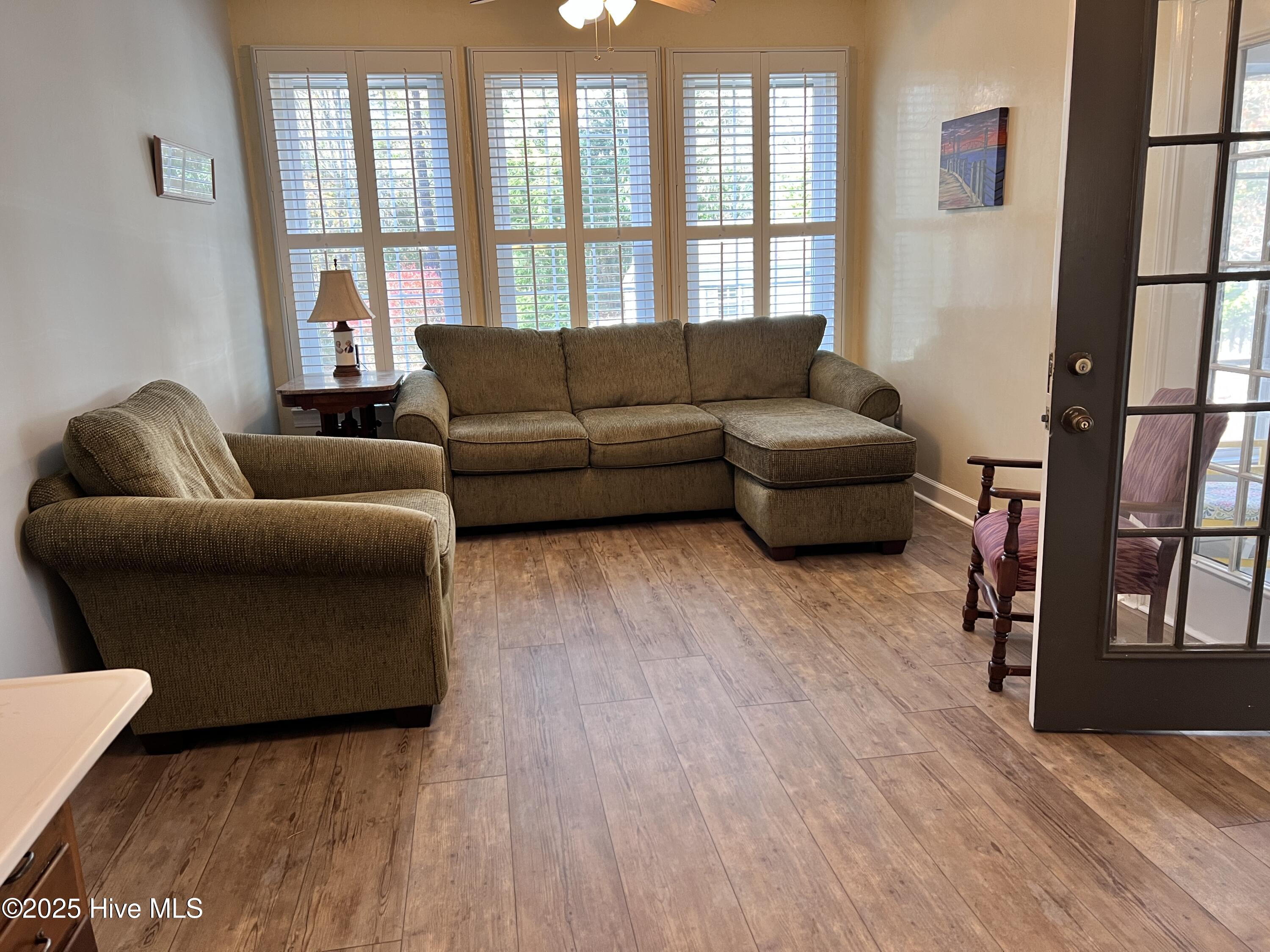 100542615 | Photo 17