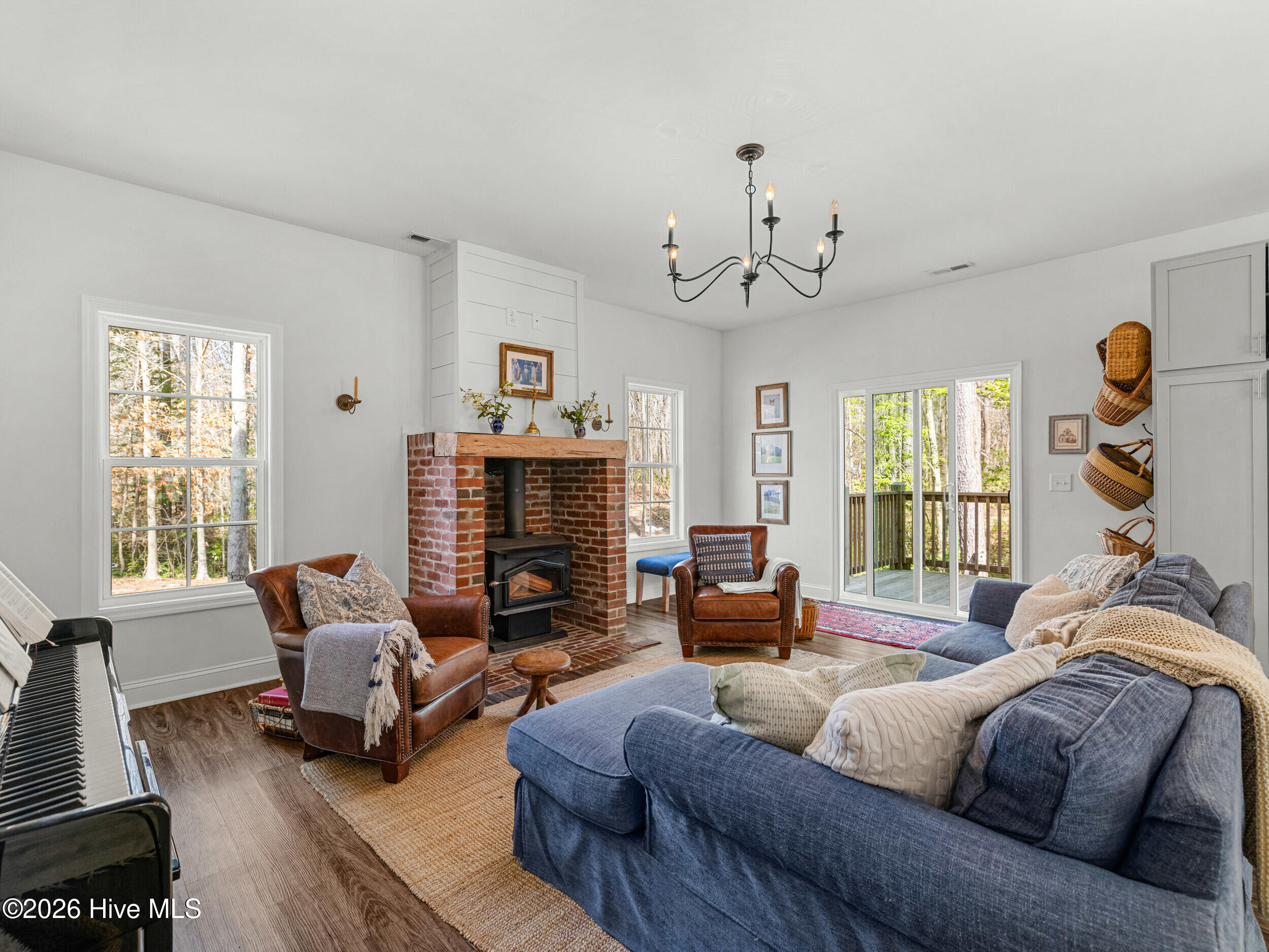 100558735 | Photo 29