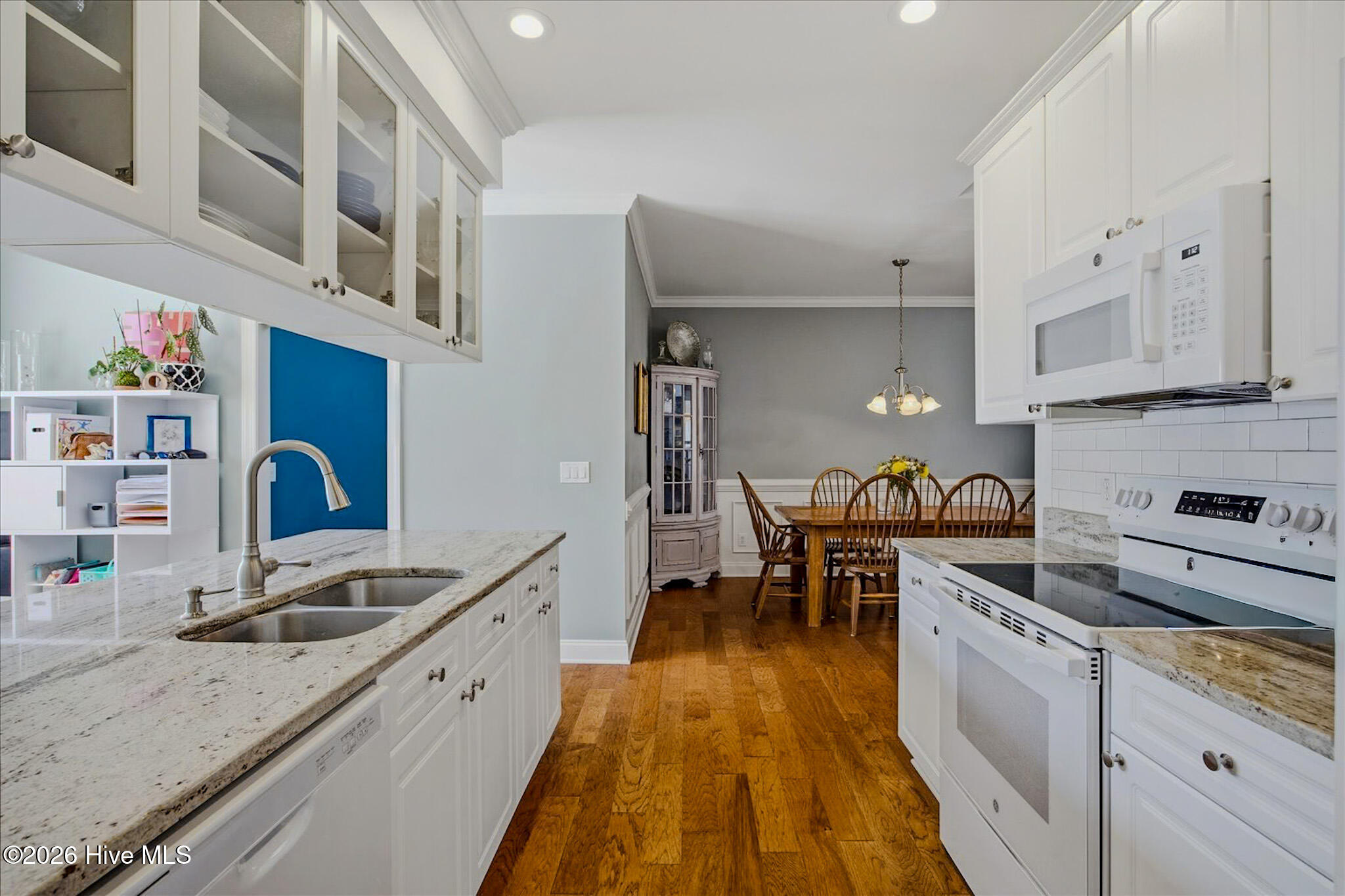 100554989 | Photo 11