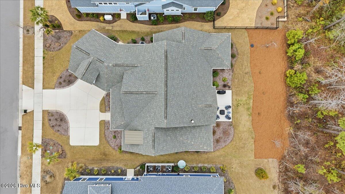 100558709 | Photo 83