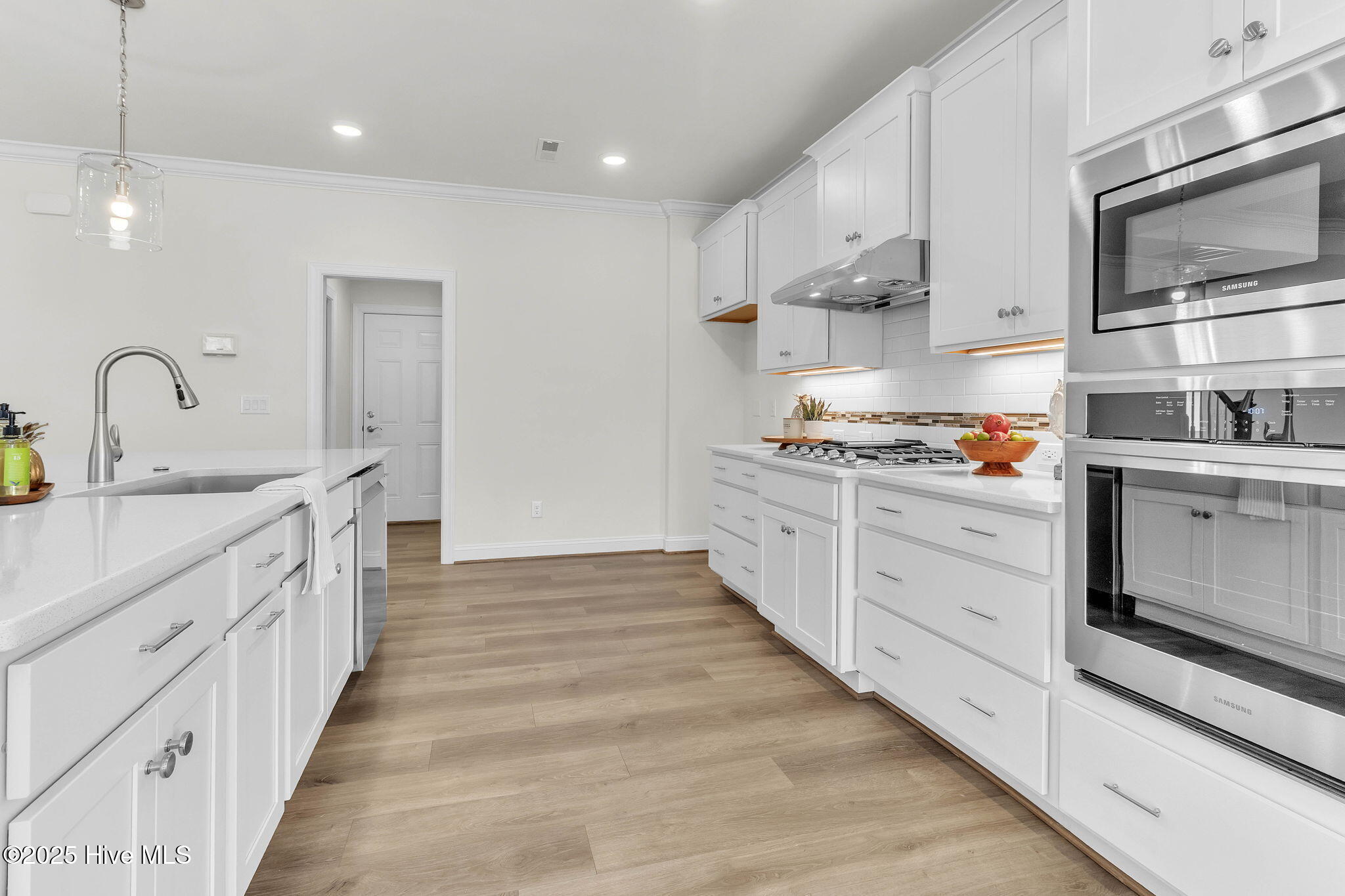 100543605 | Photo 17