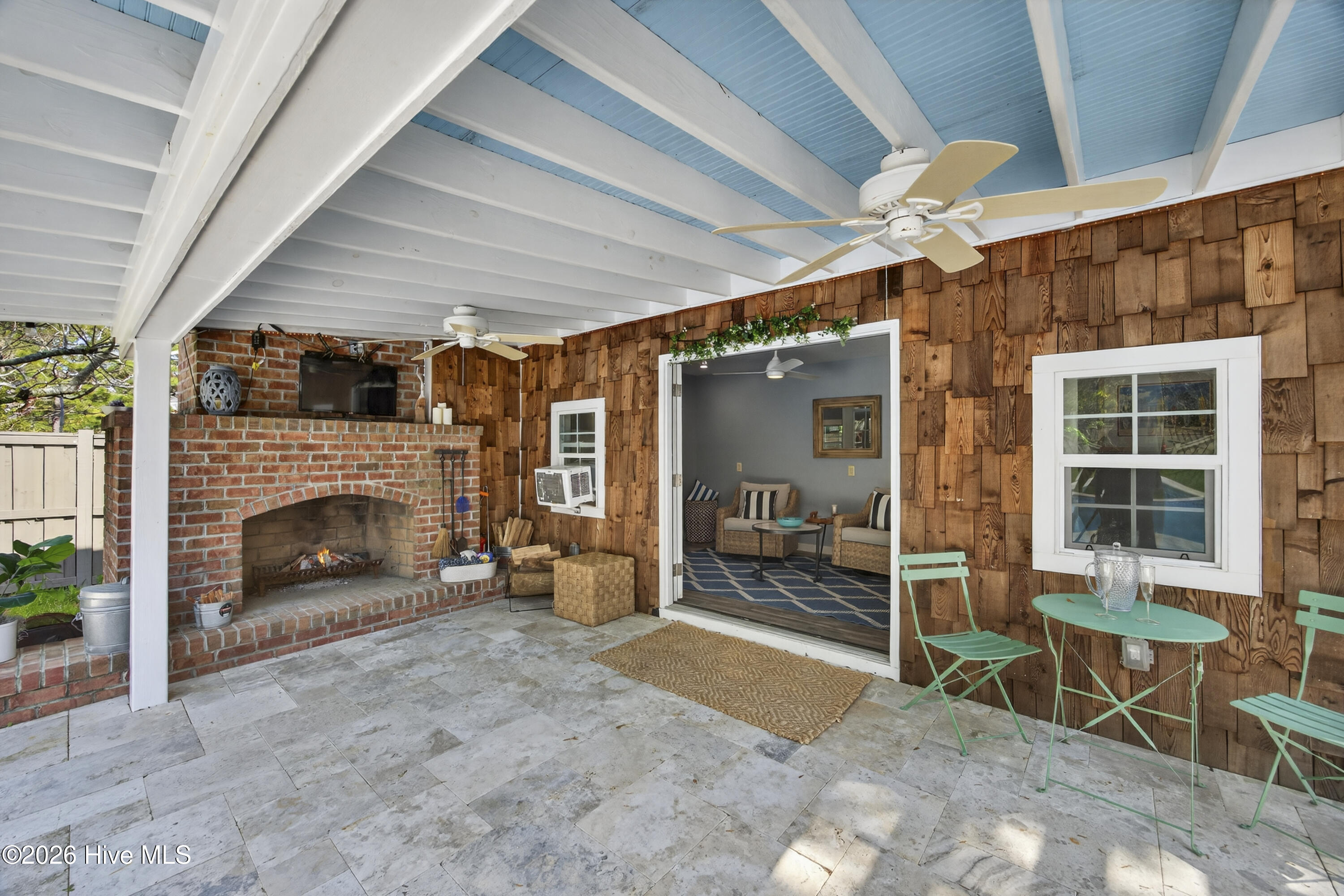 100564665 | Photo 47