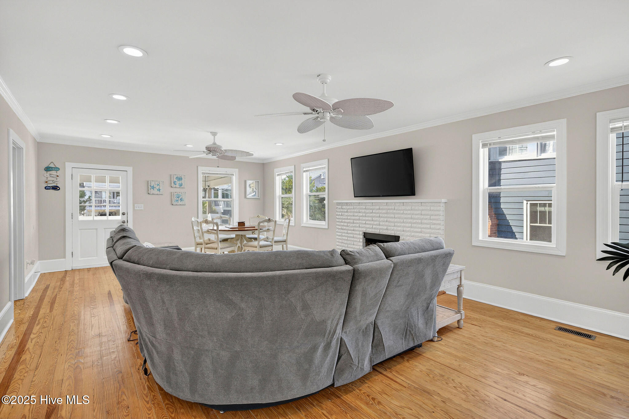 100543677 | Photo 15